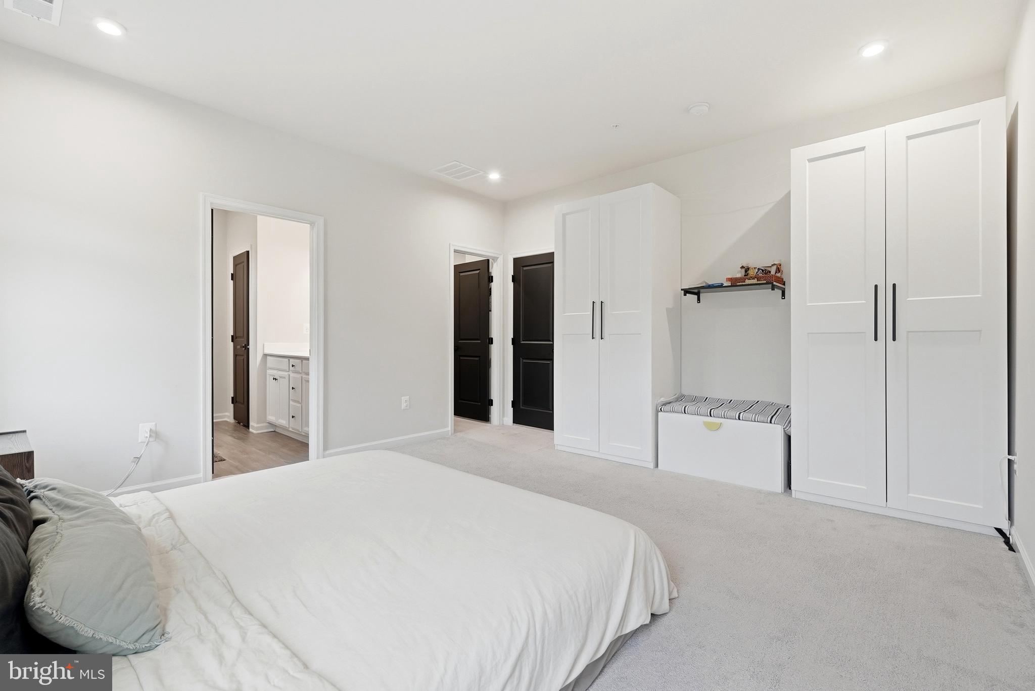 WESTCHESTER SQUARE - Residential