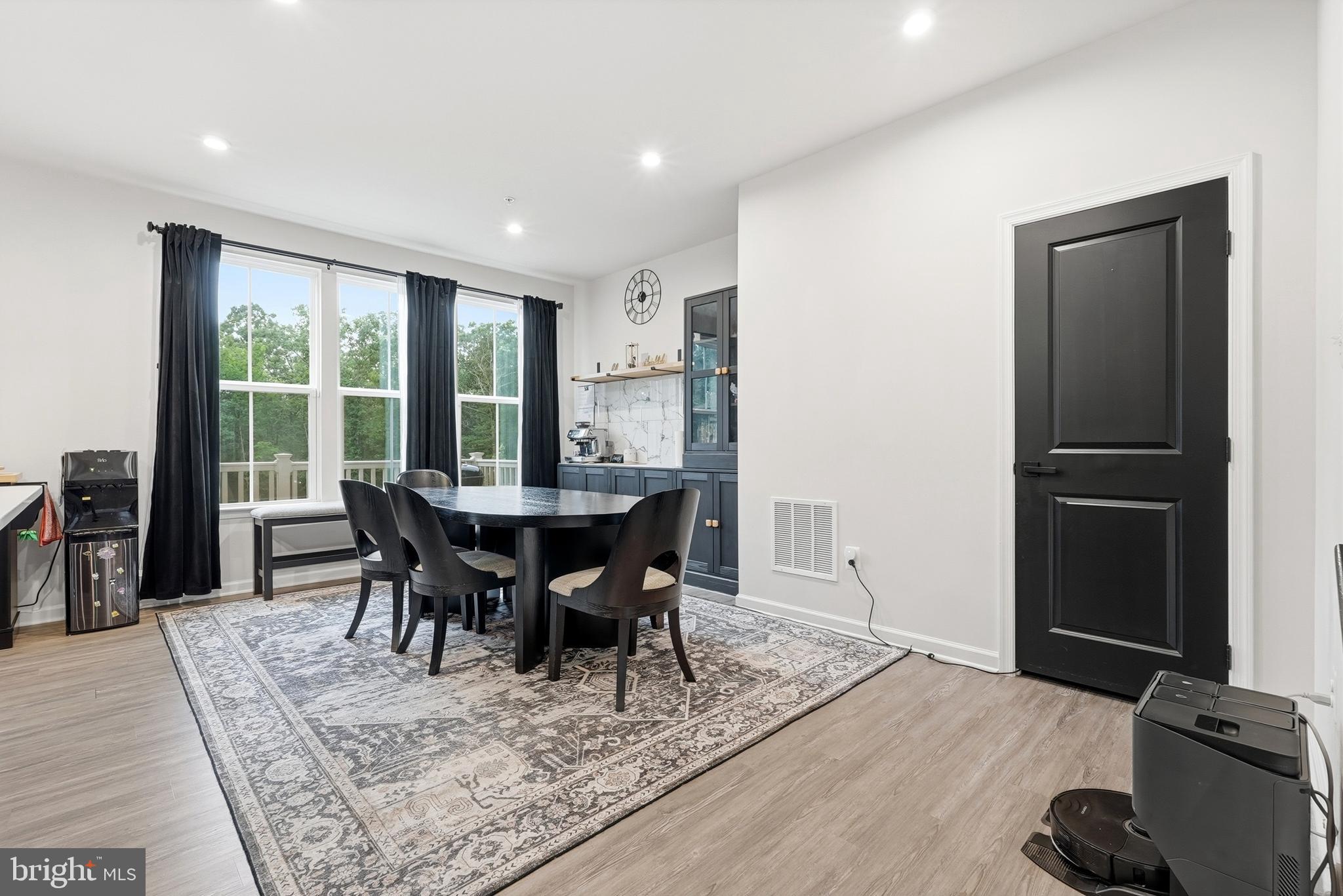 WESTCHESTER SQUARE - Residential