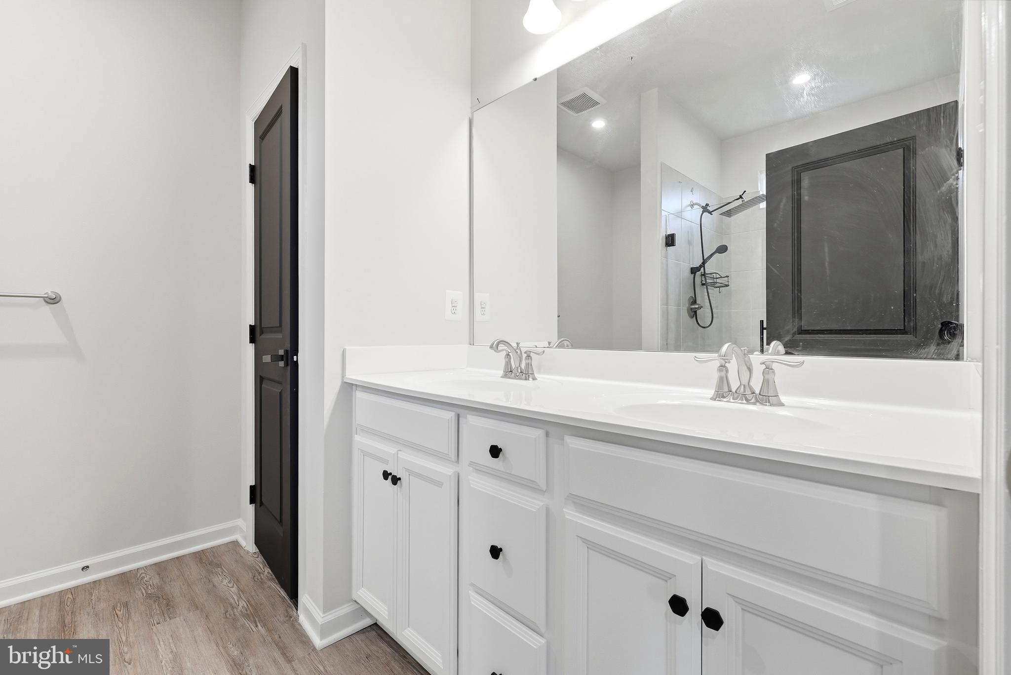 WESTCHESTER SQUARE - Residential