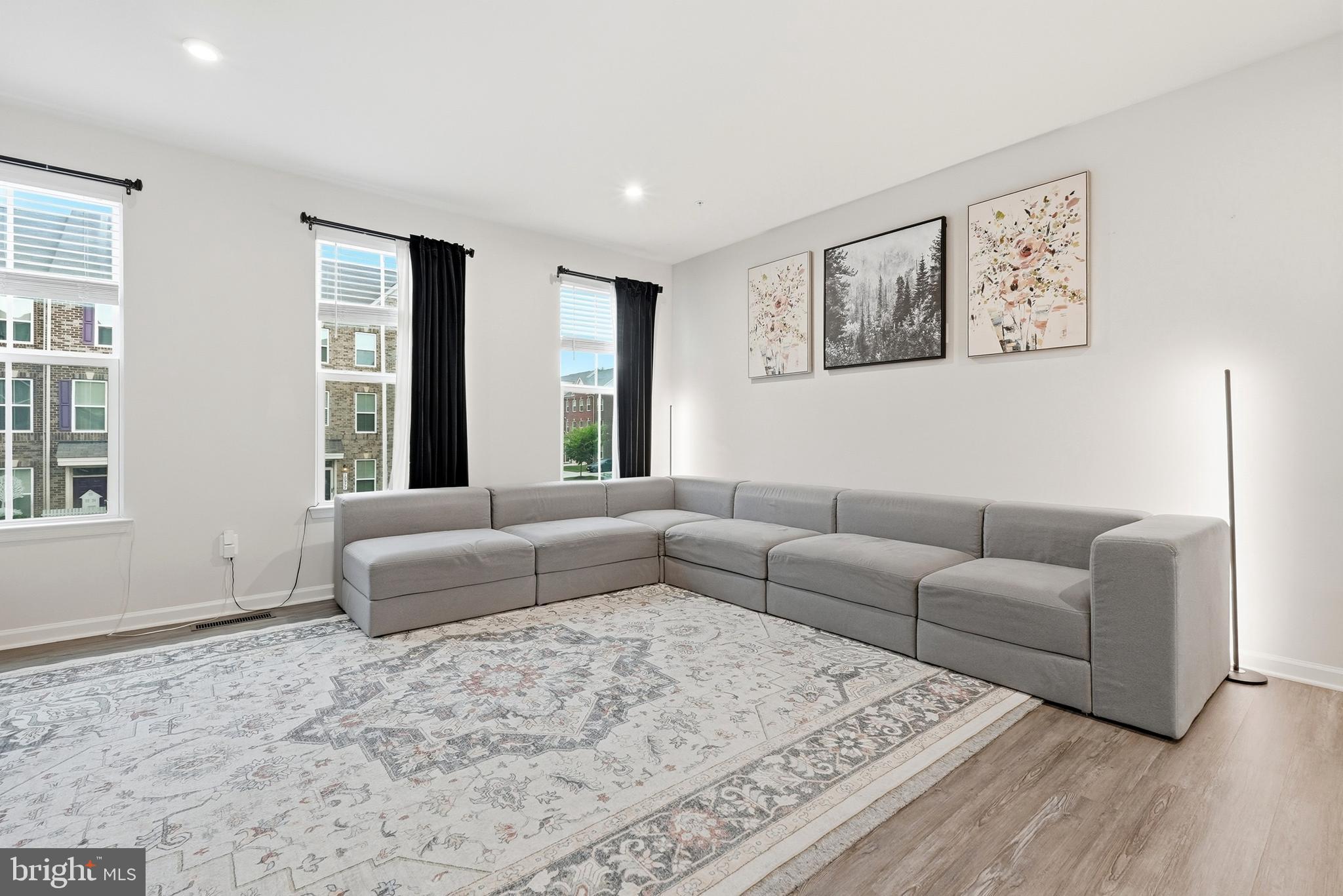 WESTCHESTER SQUARE - Residential