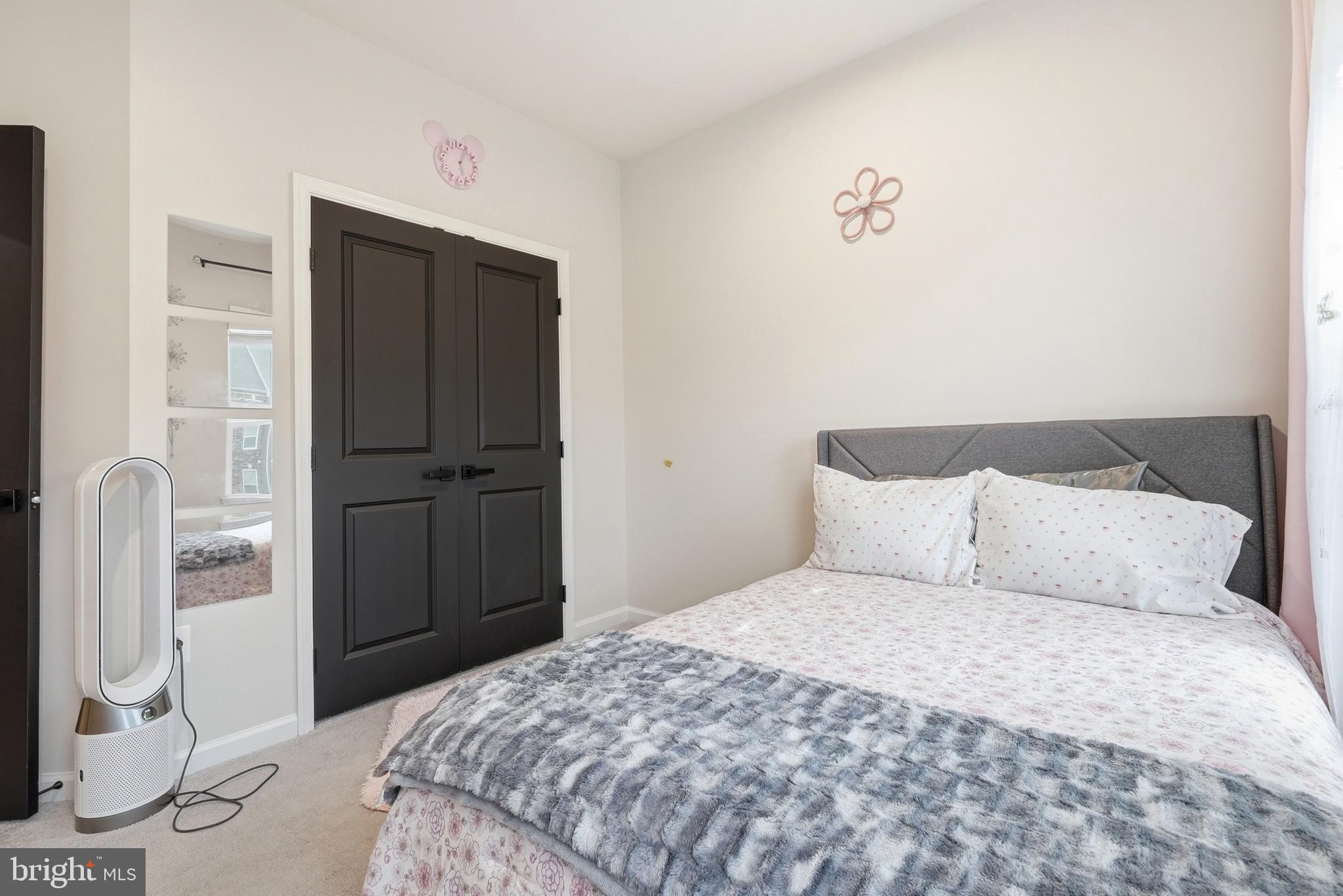 WESTCHESTER SQUARE - Residential