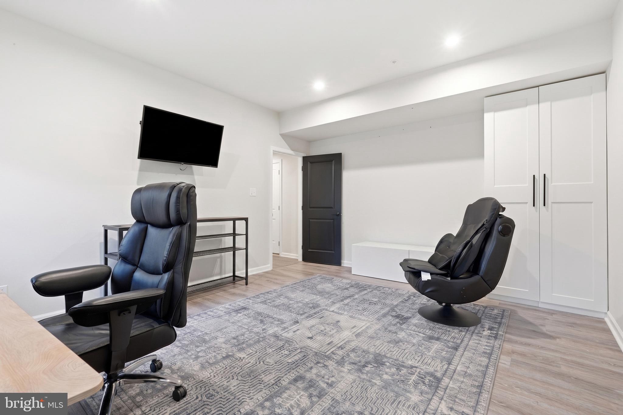 WESTCHESTER SQUARE - Residential