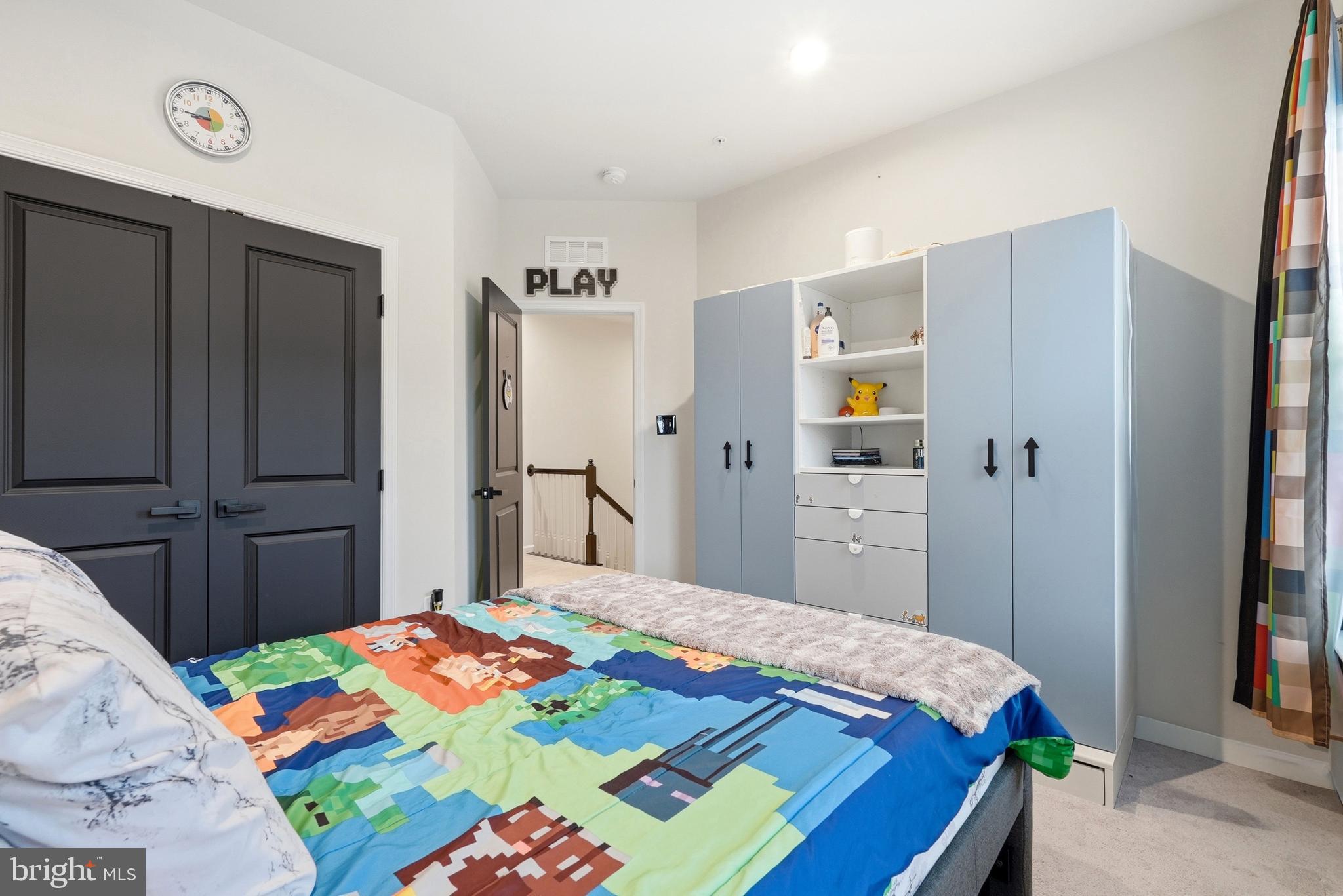 WESTCHESTER SQUARE - Residential