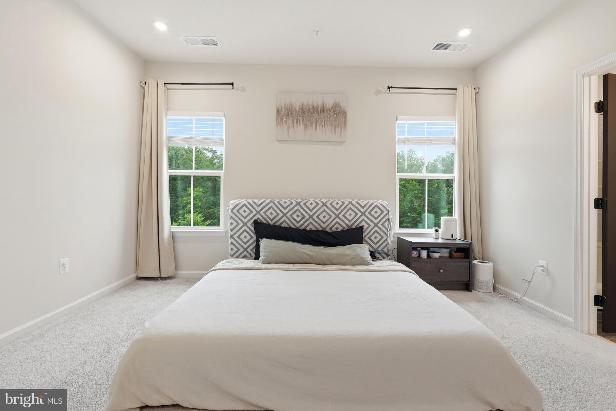 WESTCHESTER SQUARE - Residential