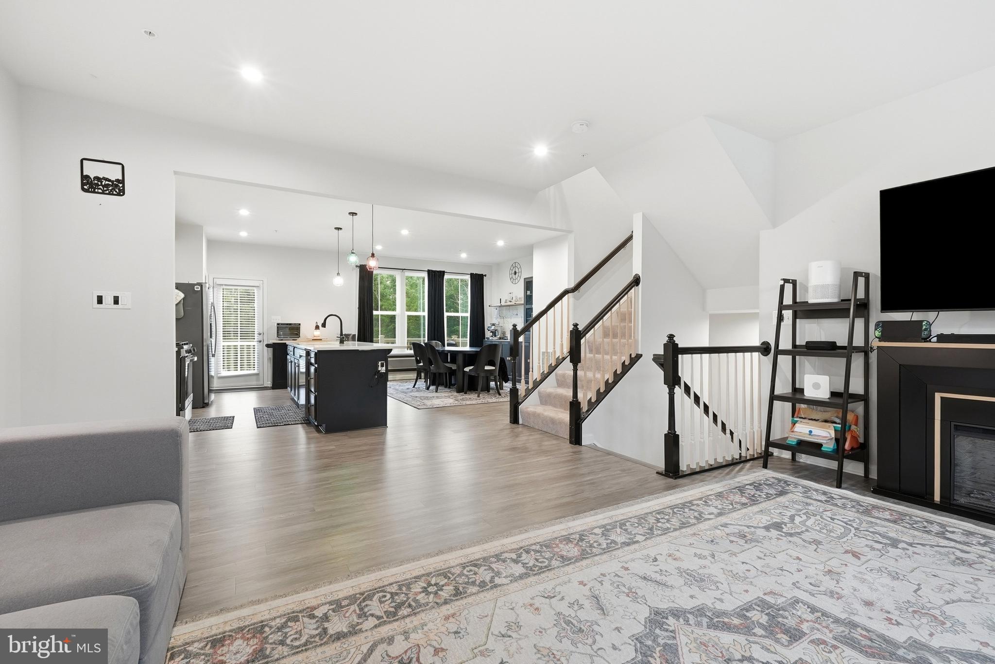 WESTCHESTER SQUARE - Residential