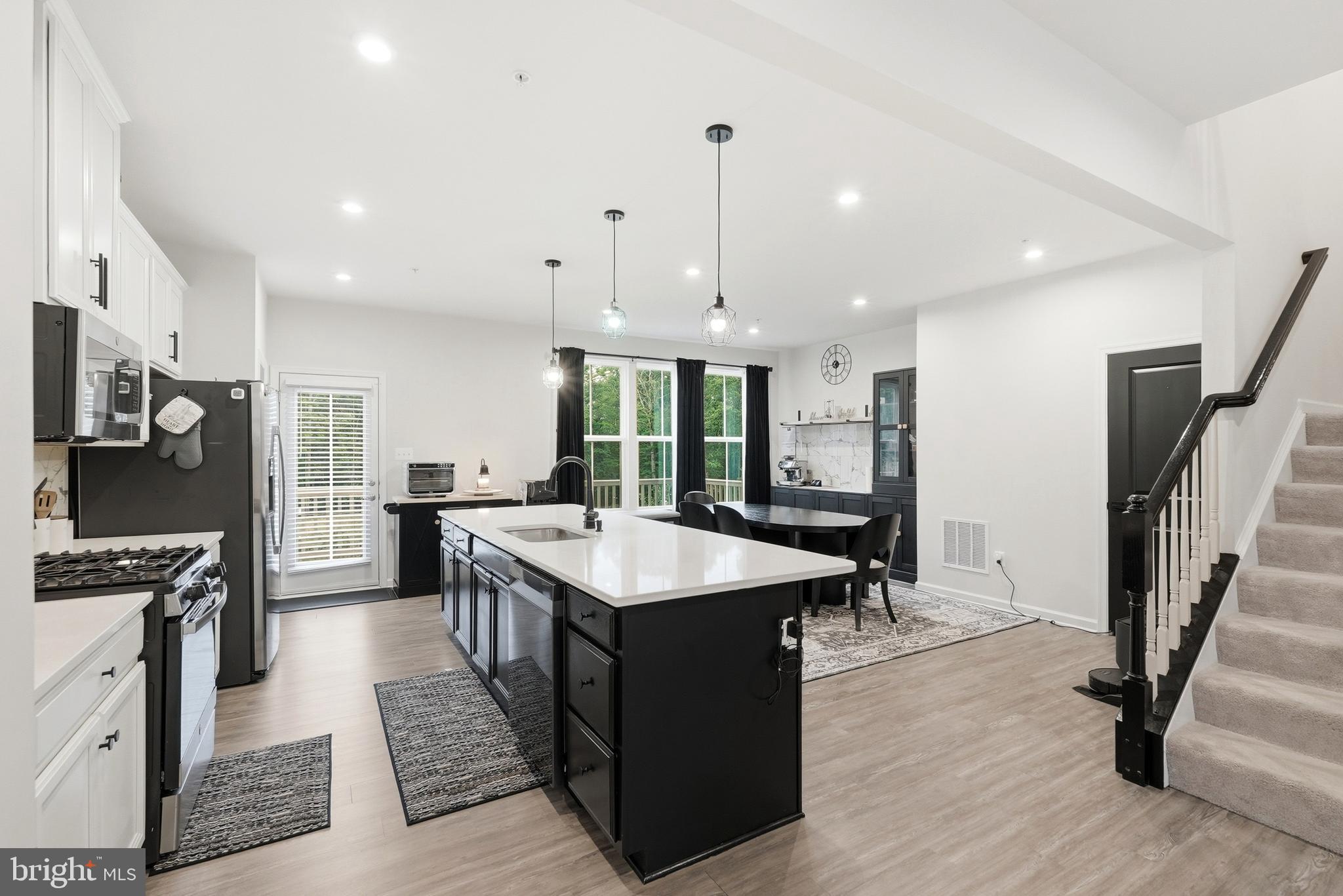 WESTCHESTER SQUARE - Residential