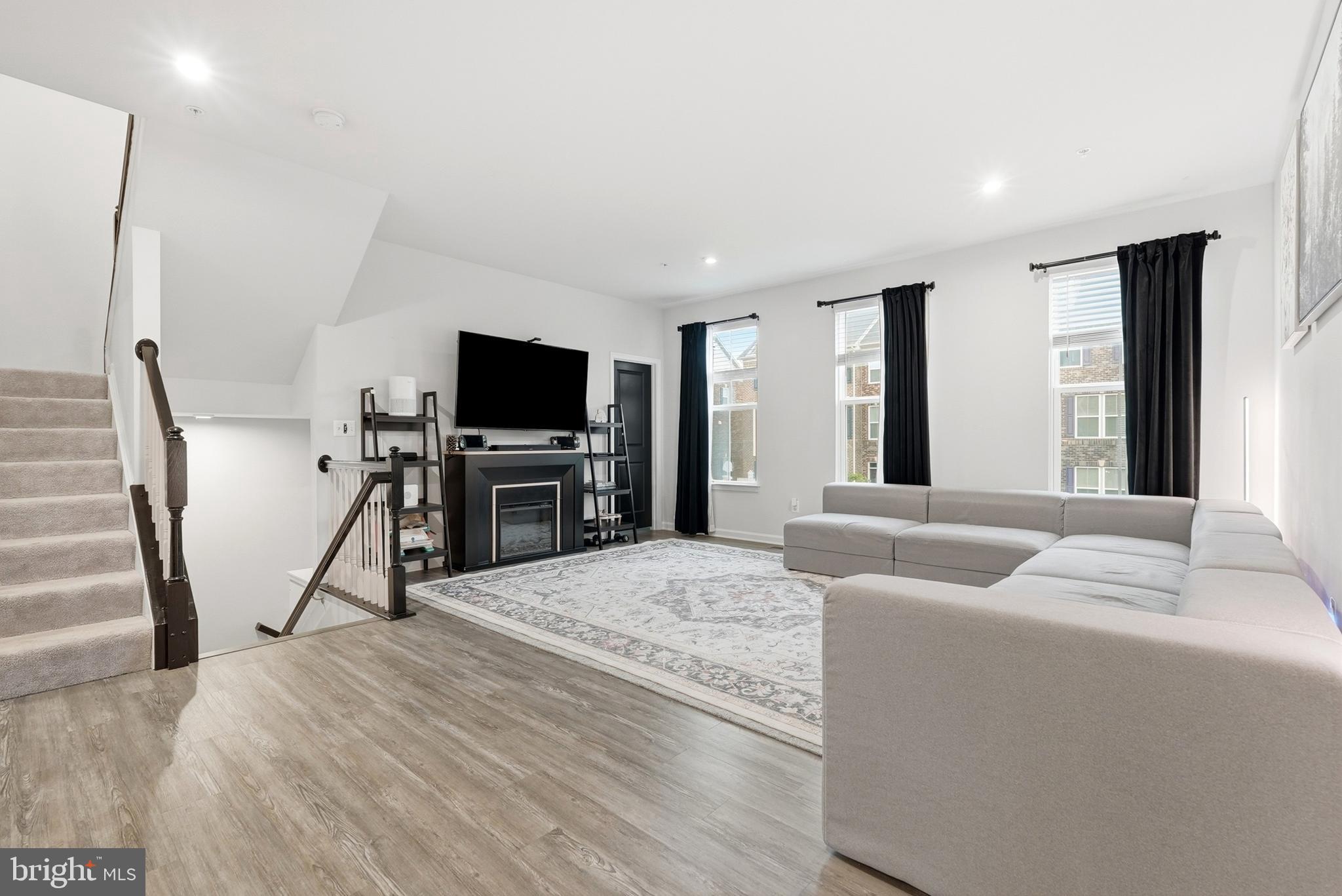 WESTCHESTER SQUARE - Residential