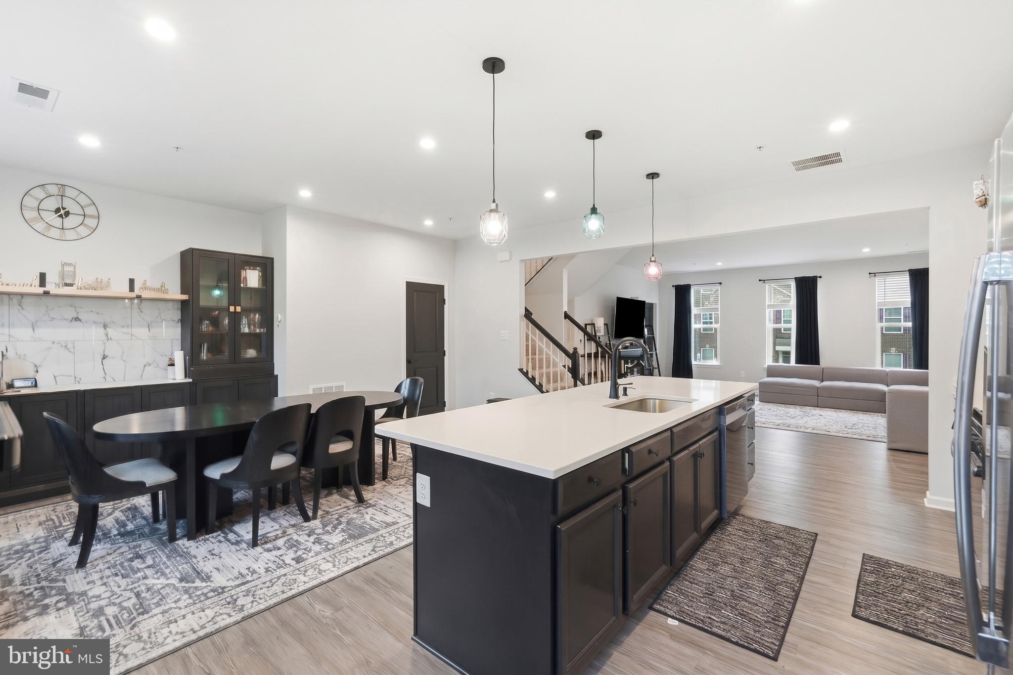 WESTCHESTER SQUARE - Residential