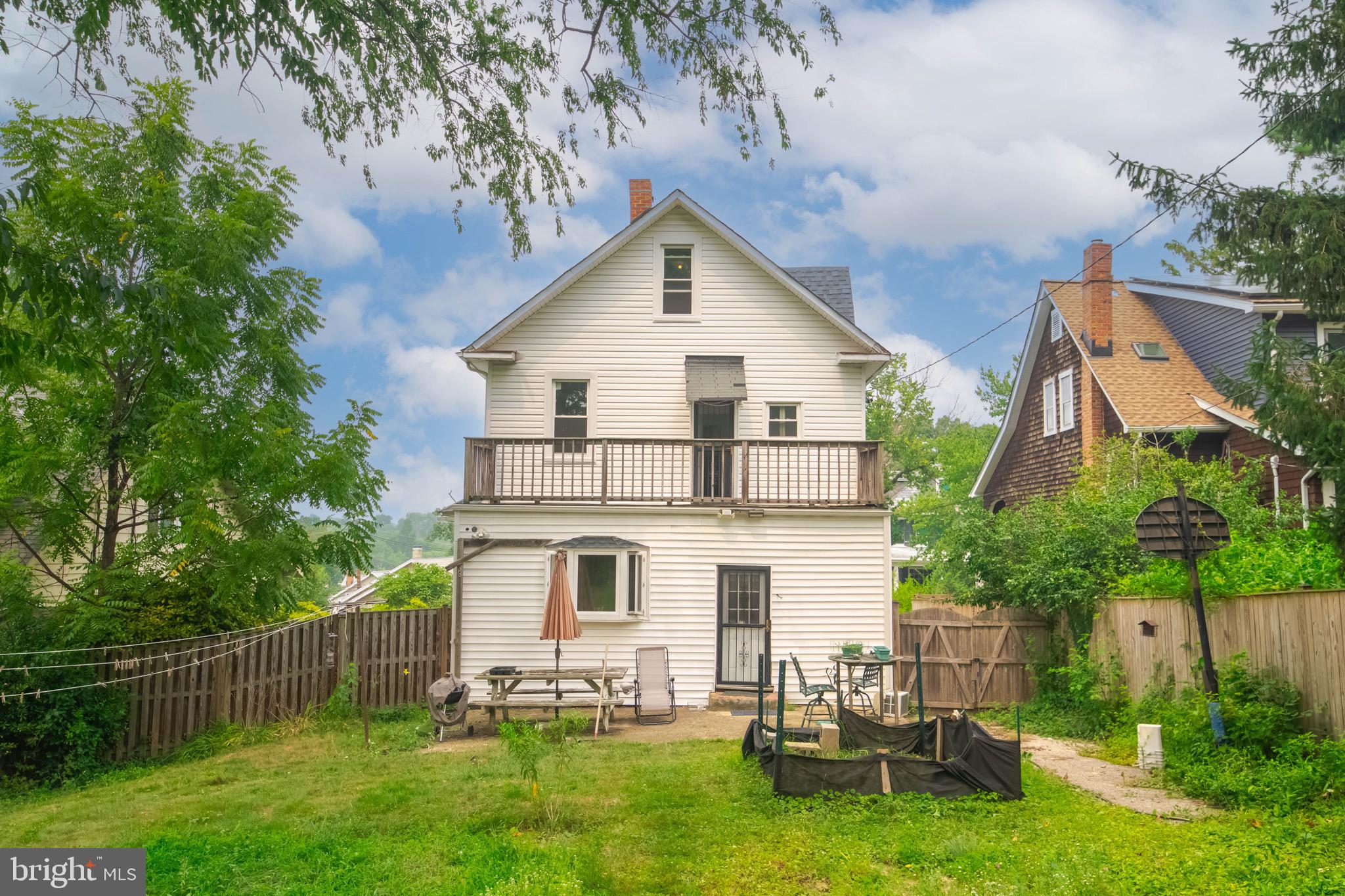 LAURAVILLE HISTORIC DISTRICT - Residential