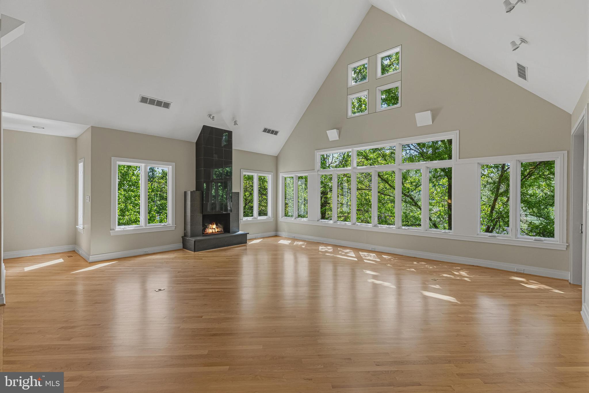 COUNTRY CLUB HILLS - Residential