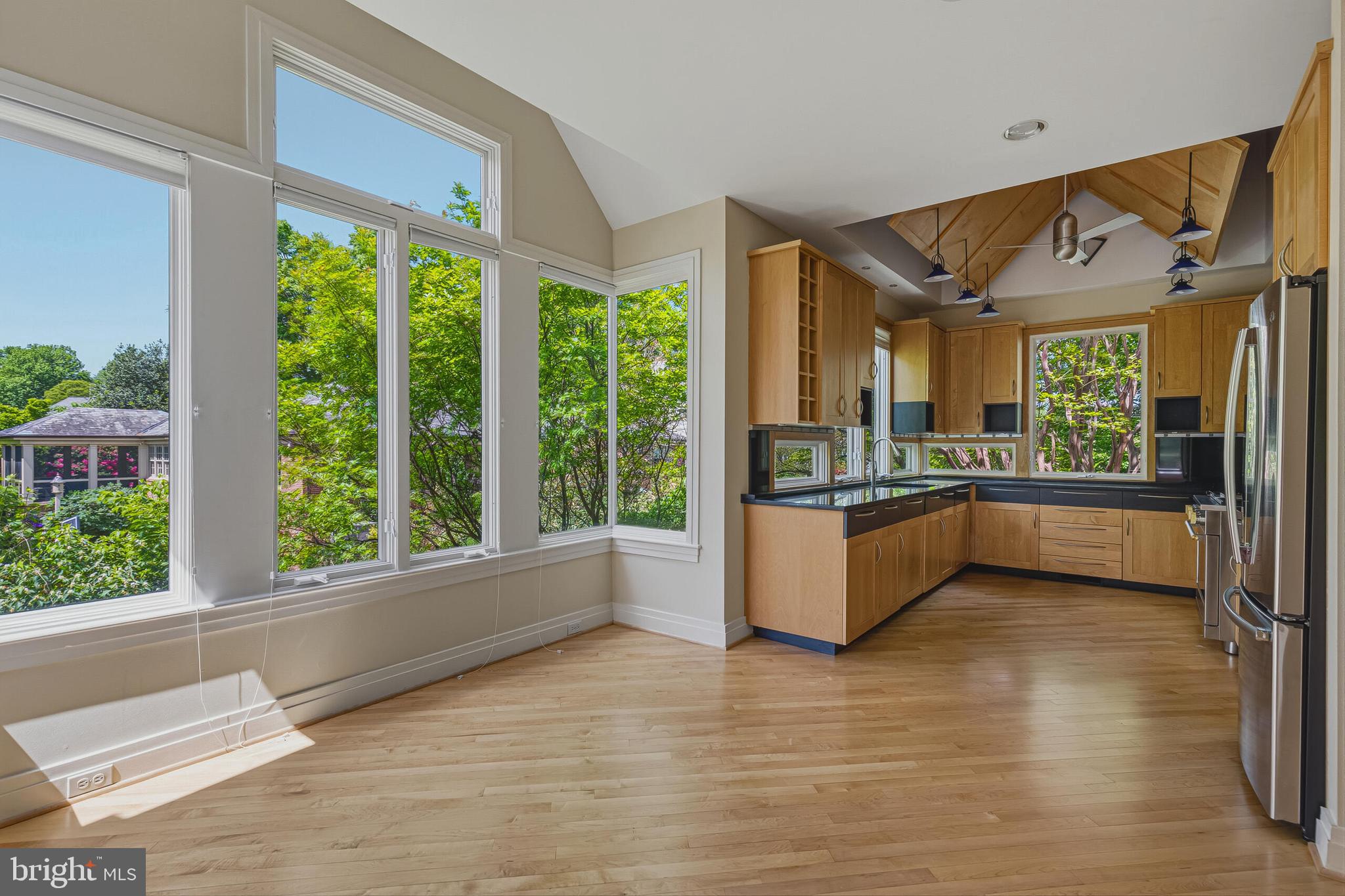 COUNTRY CLUB HILLS - Residential