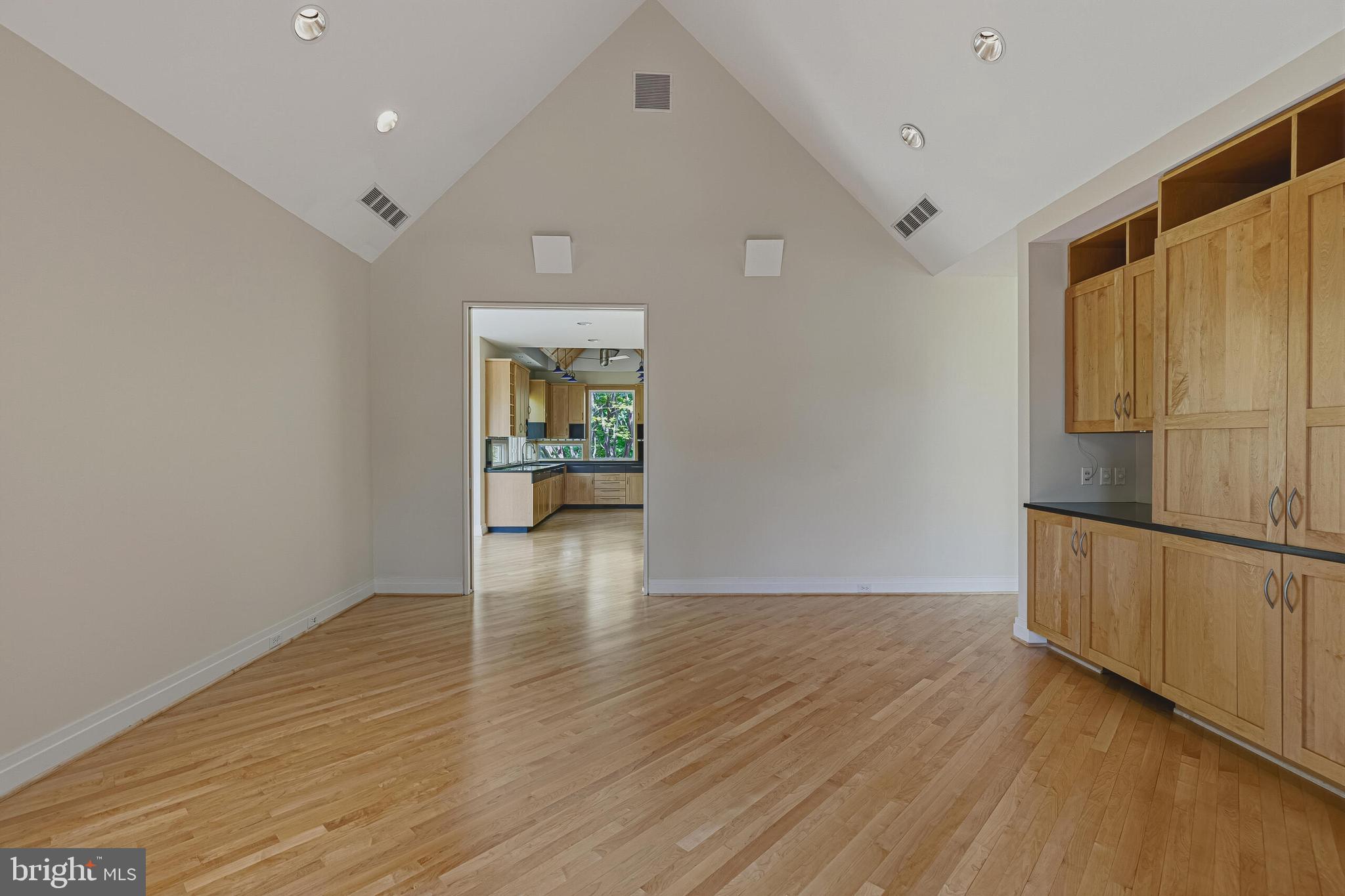 COUNTRY CLUB HILLS - Residential