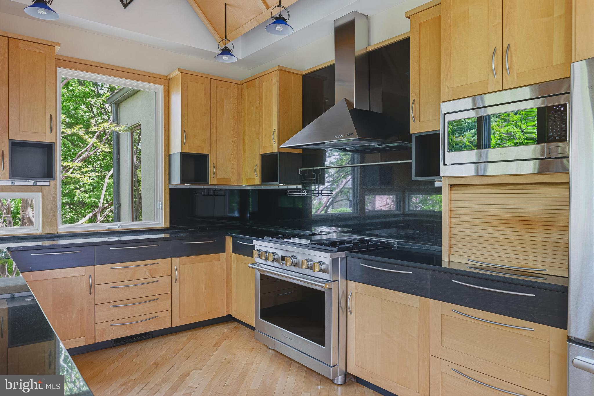 COUNTRY CLUB HILLS - Residential