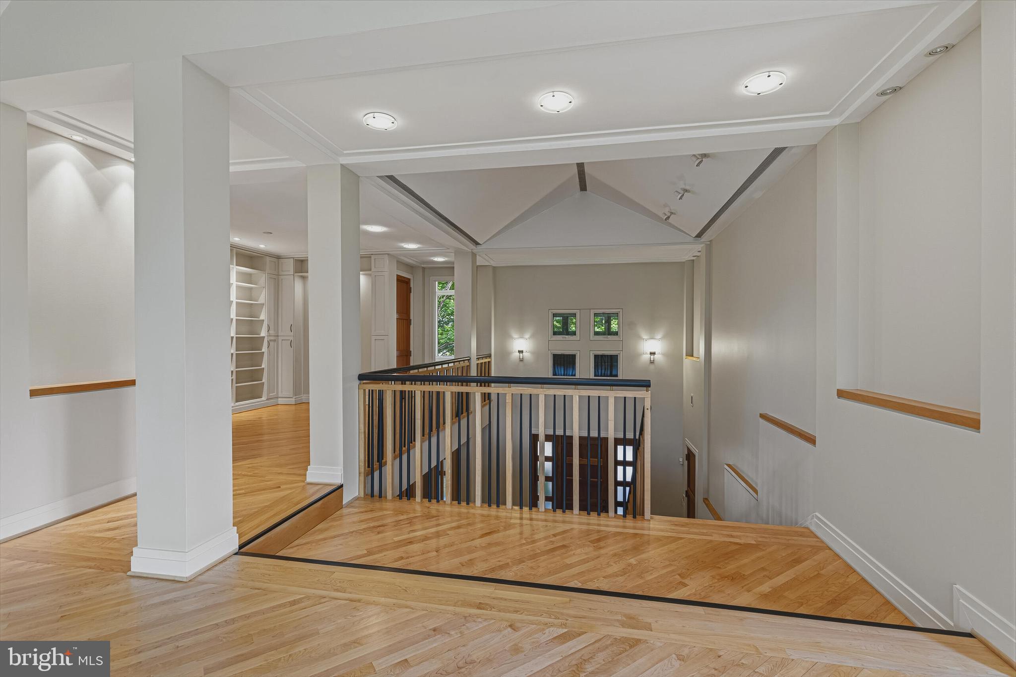 COUNTRY CLUB HILLS - Residential