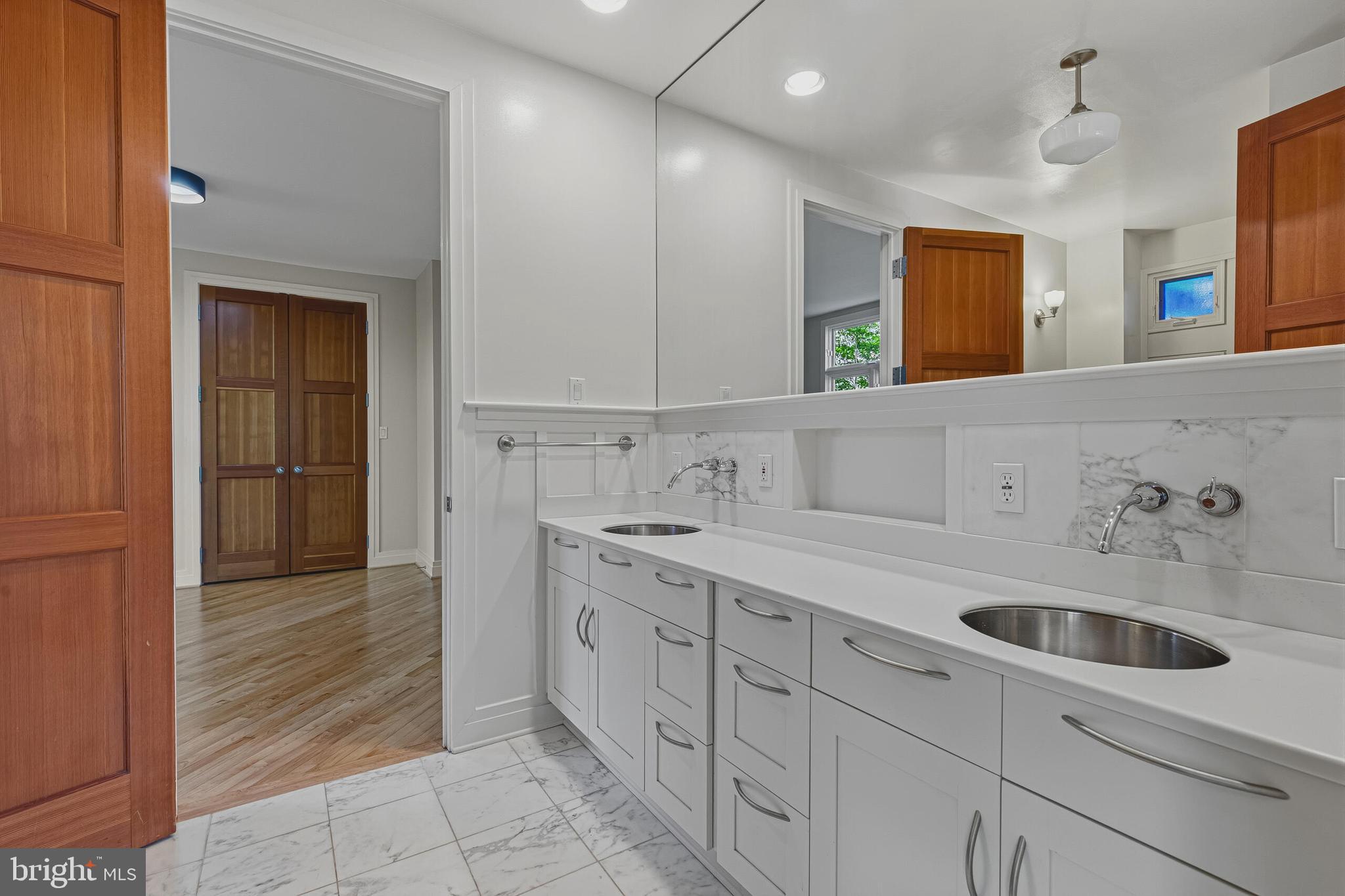 COUNTRY CLUB HILLS - Residential