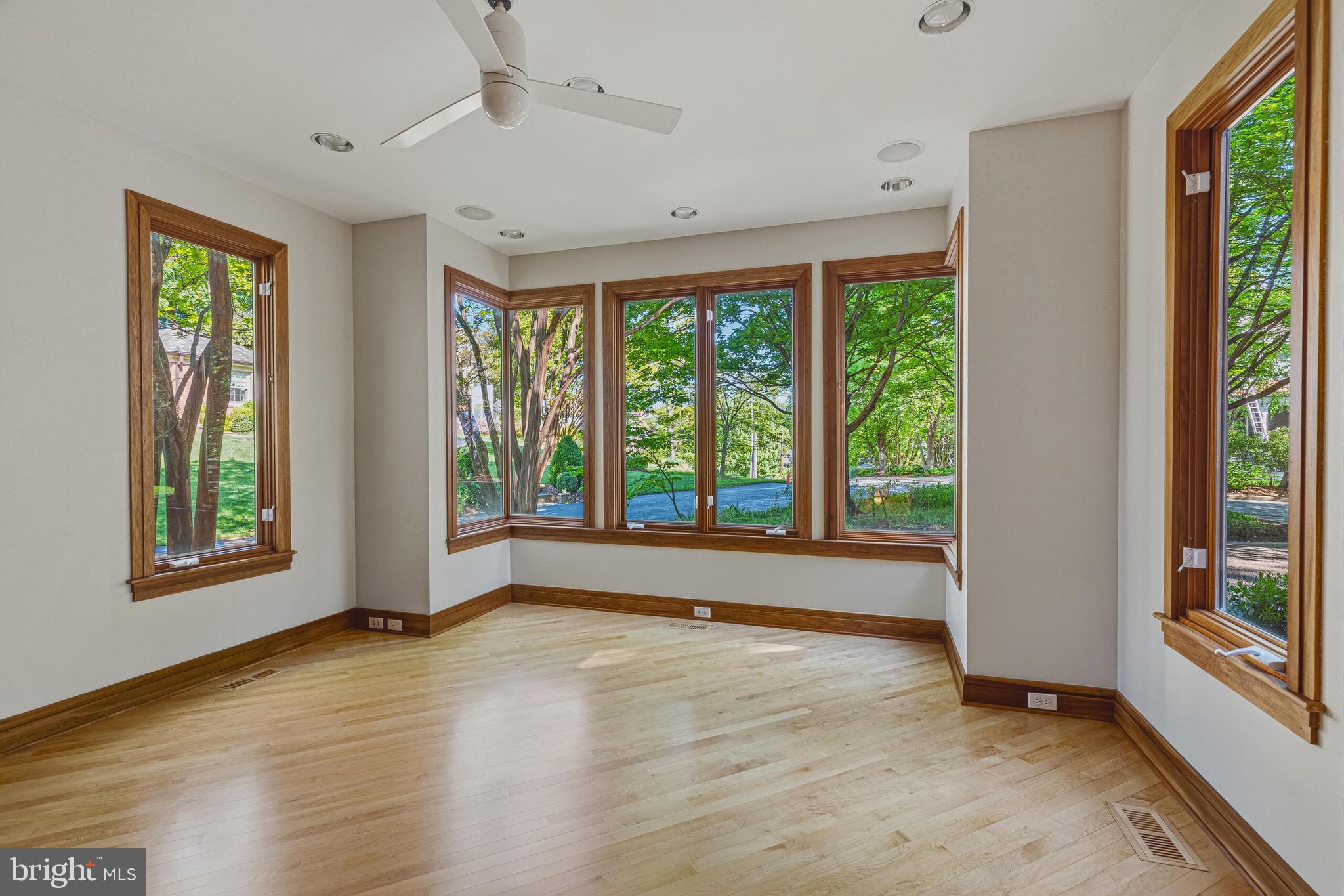 COUNTRY CLUB HILLS - Residential