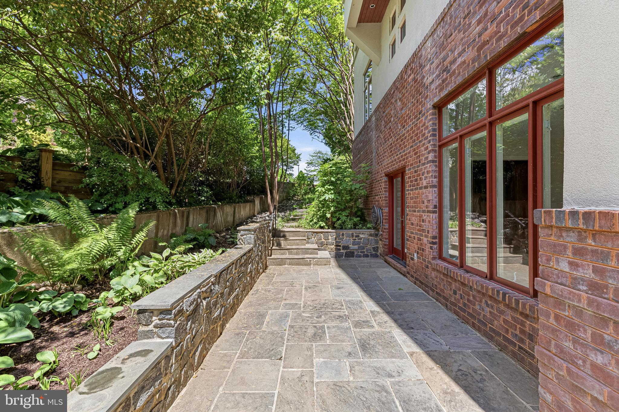 COUNTRY CLUB HILLS - Residential