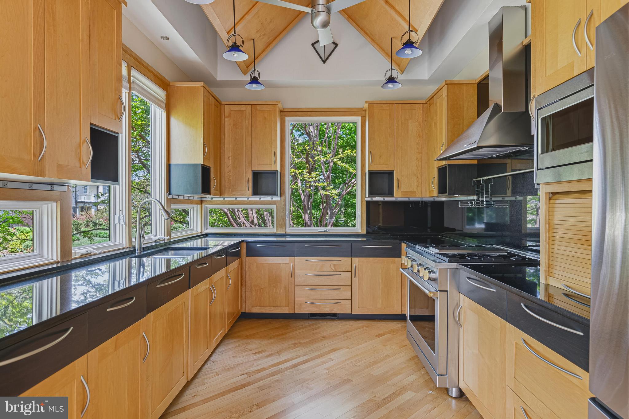 COUNTRY CLUB HILLS - Residential