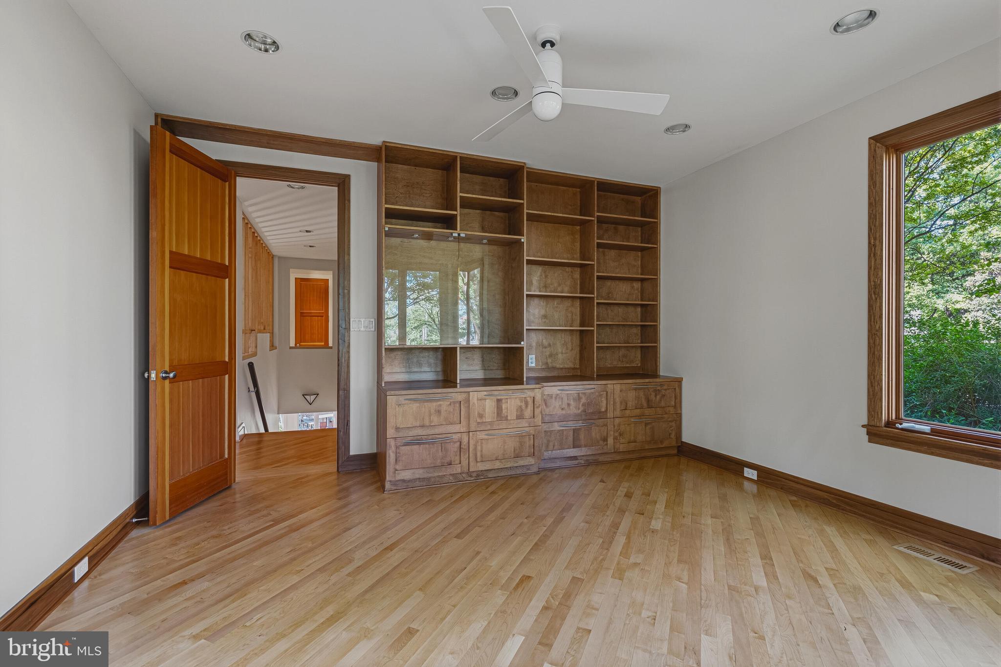 COUNTRY CLUB HILLS - Residential