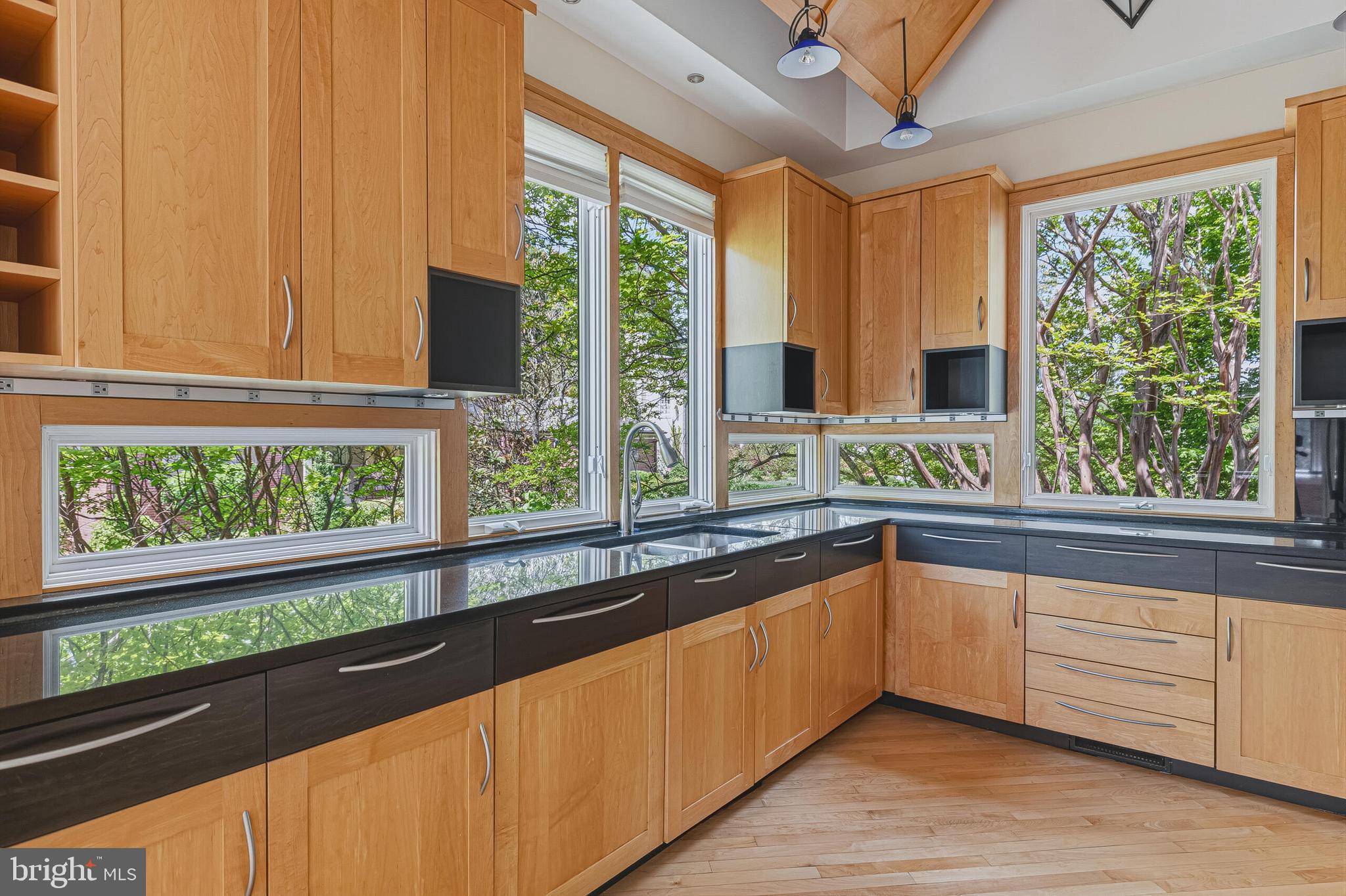 COUNTRY CLUB HILLS - Residential