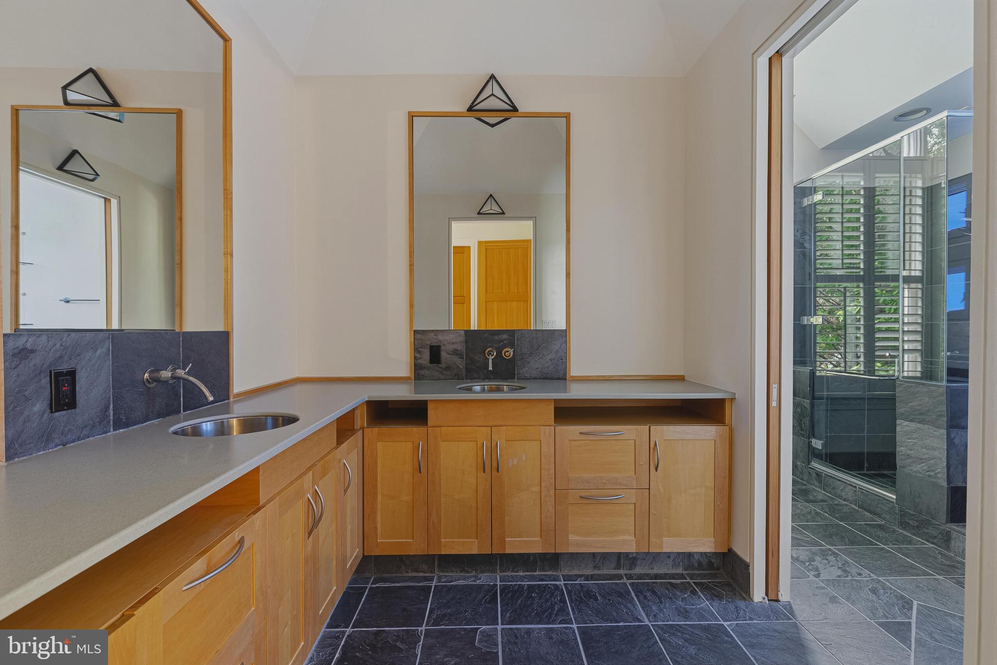 COUNTRY CLUB HILLS - Residential