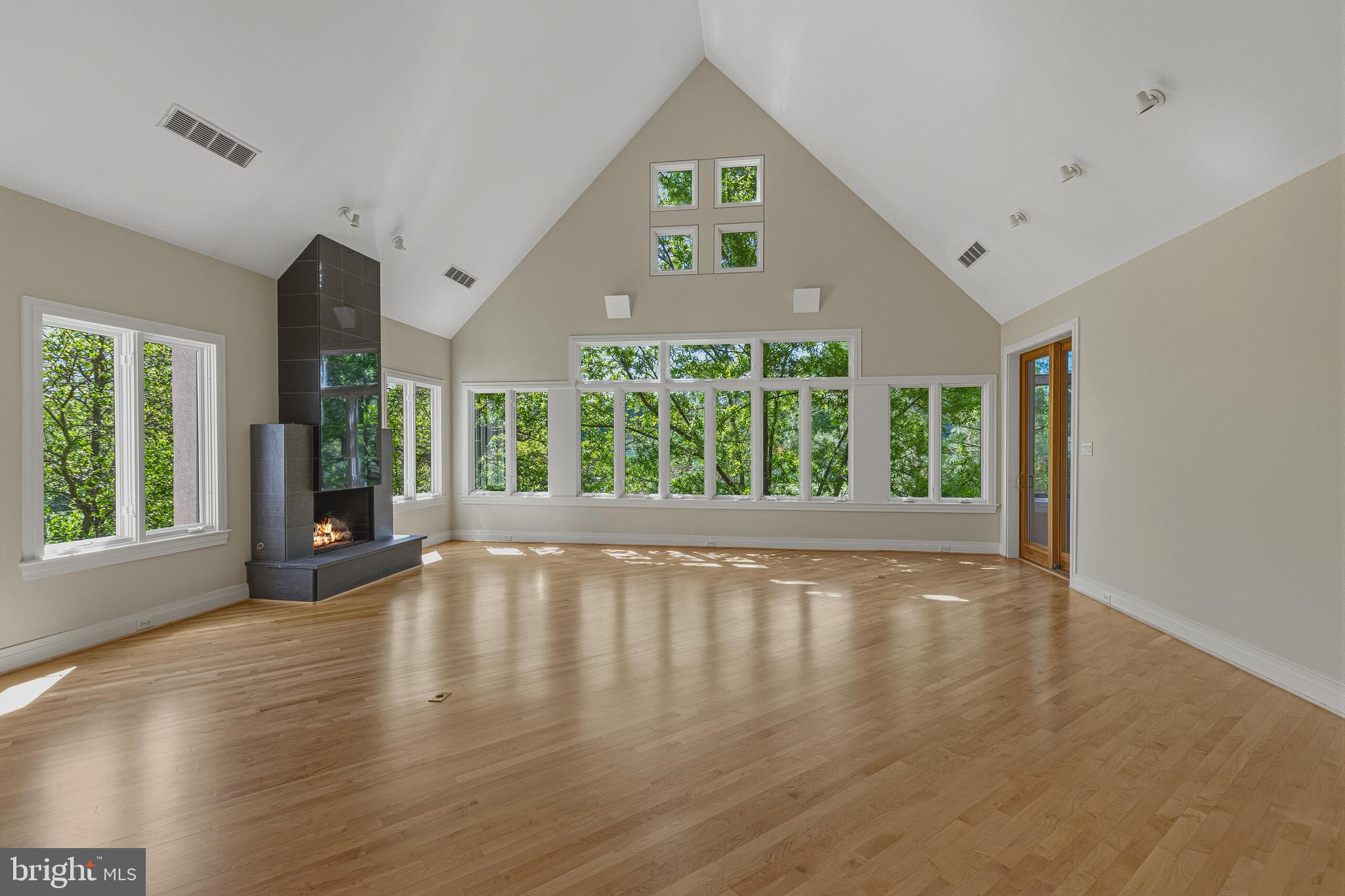COUNTRY CLUB HILLS - Residential