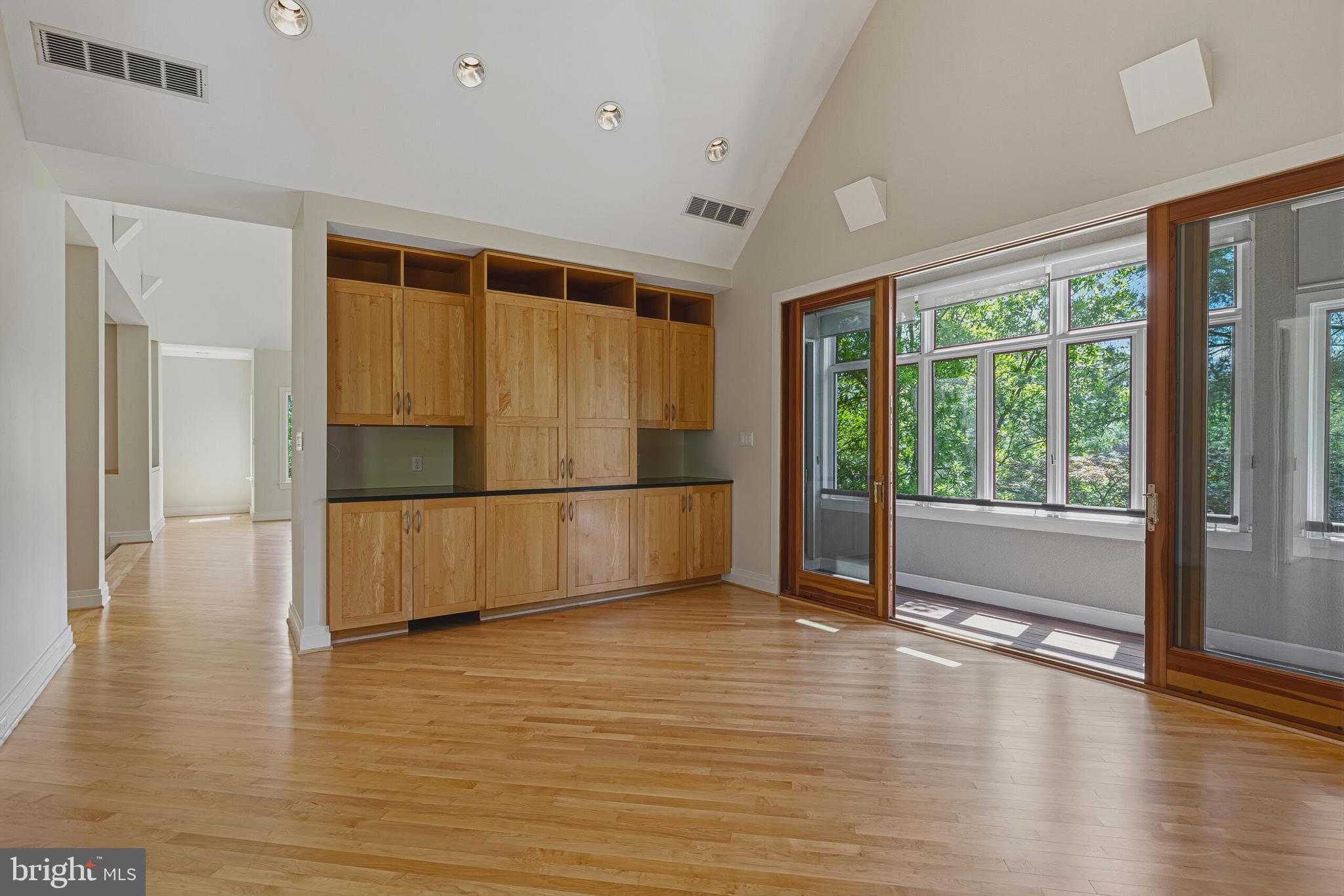 COUNTRY CLUB HILLS - Residential