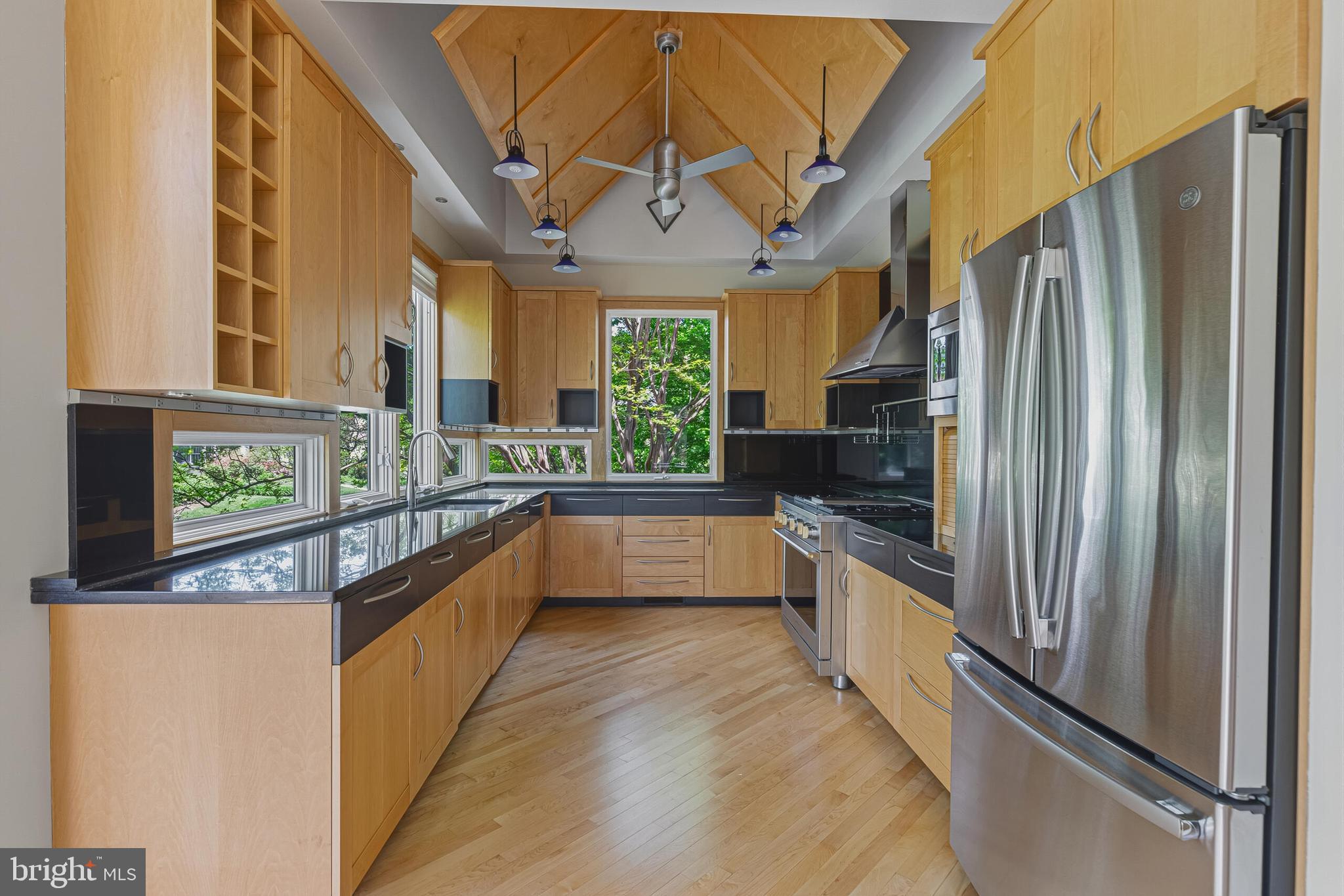 COUNTRY CLUB HILLS - Residential