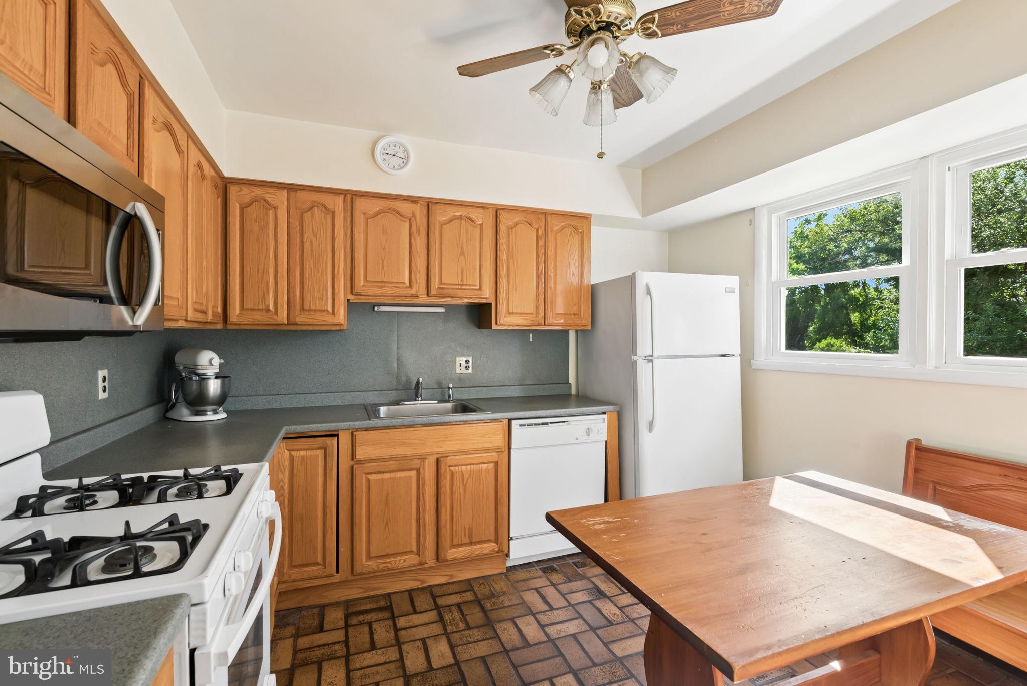 BRIGHT OAKS - Residential