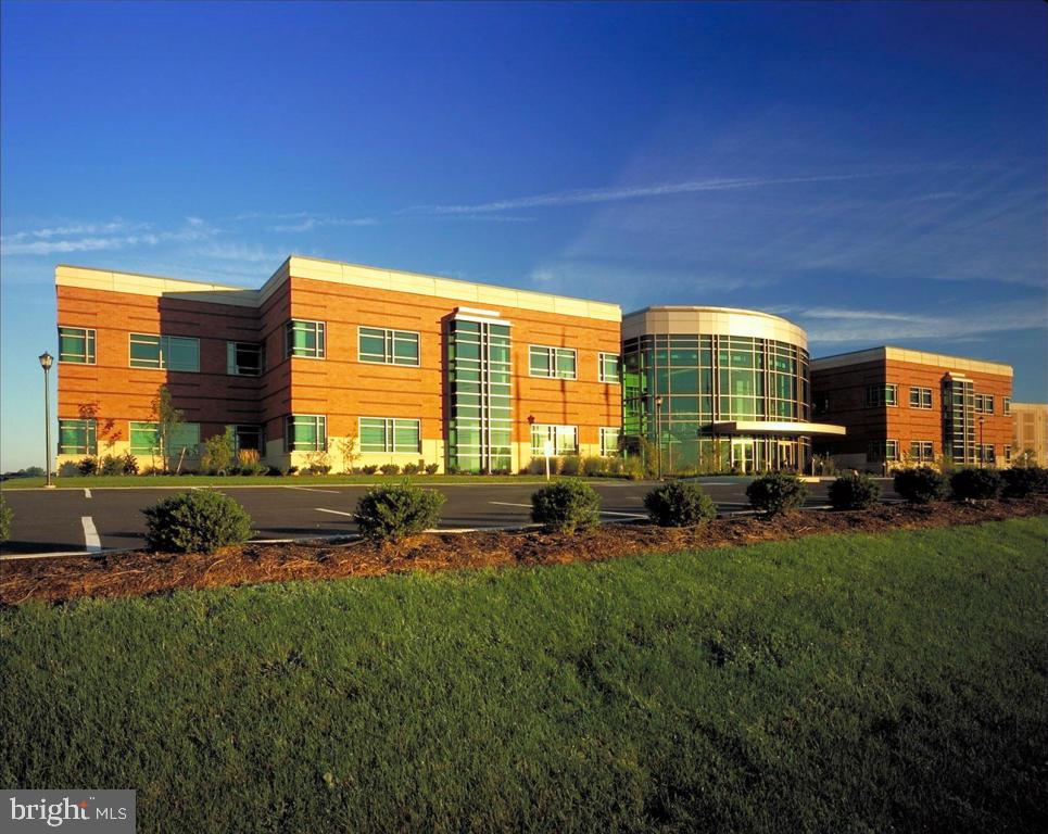 GREENFIELD CORP CENTER - Commercial Lease