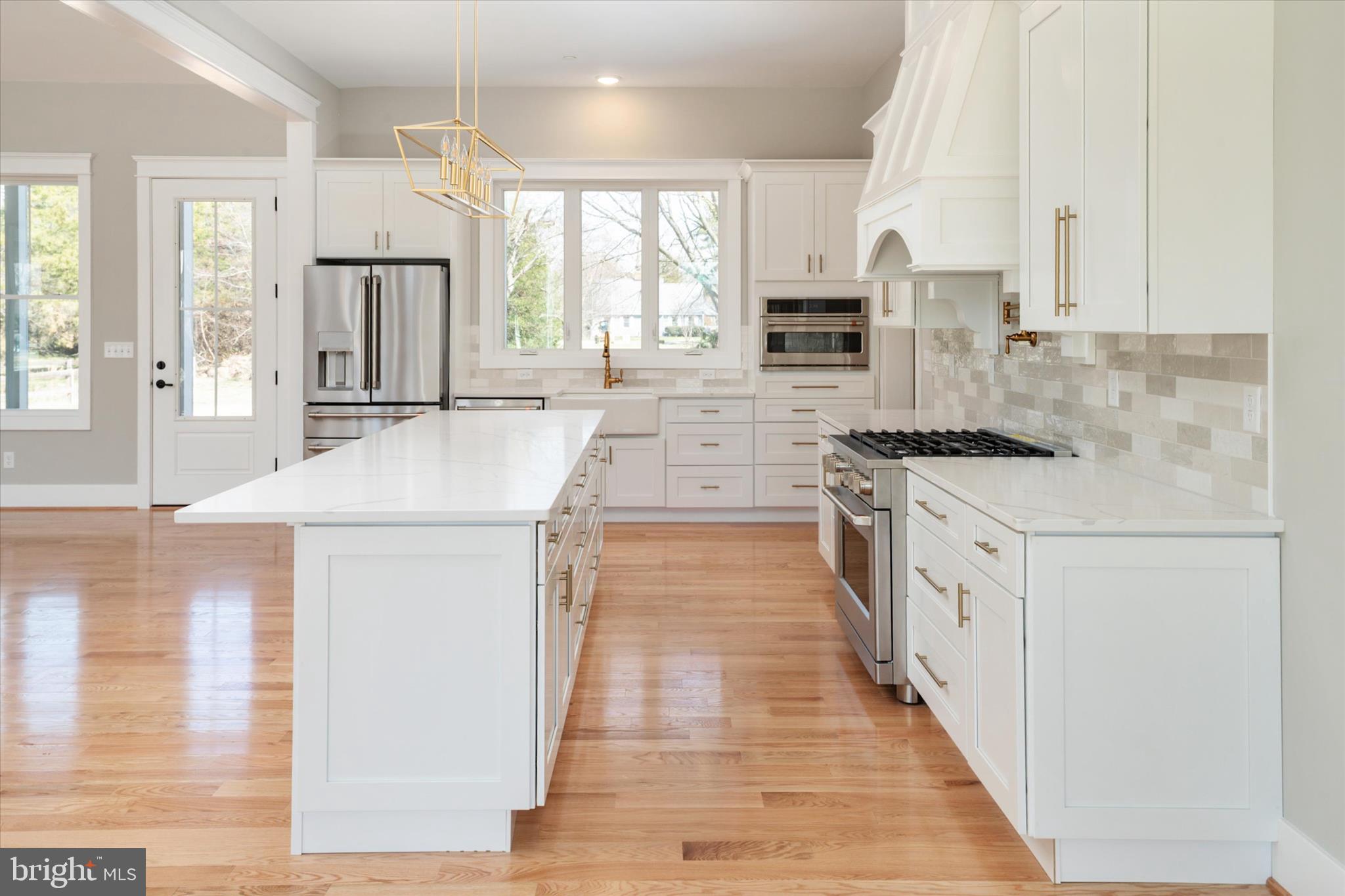 QUEEN ANNE COLONY - Residential