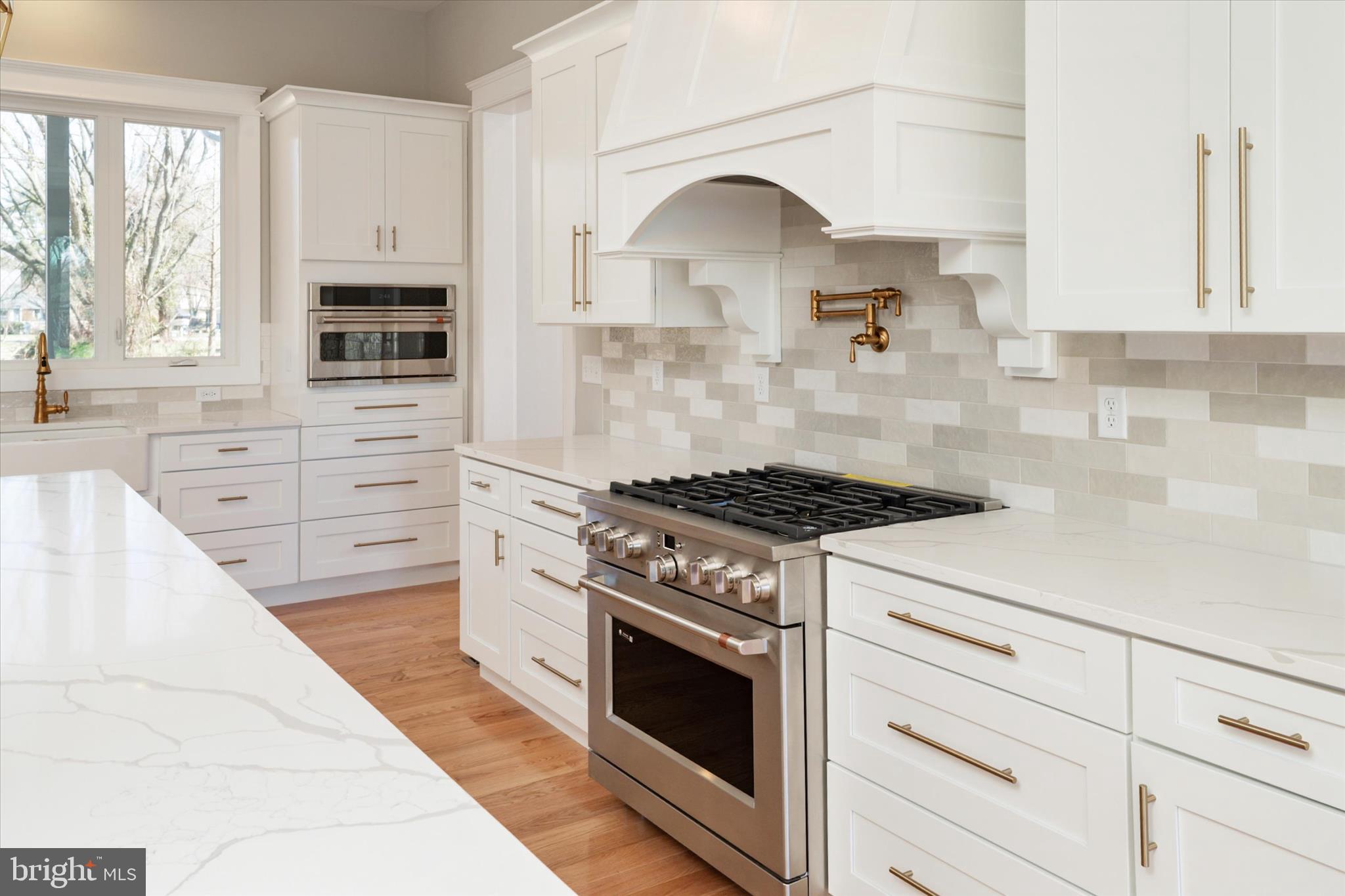 QUEEN ANNE COLONY - Residential
