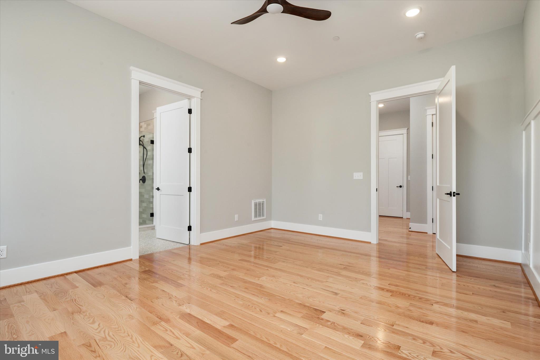 QUEEN ANNE COLONY - Residential