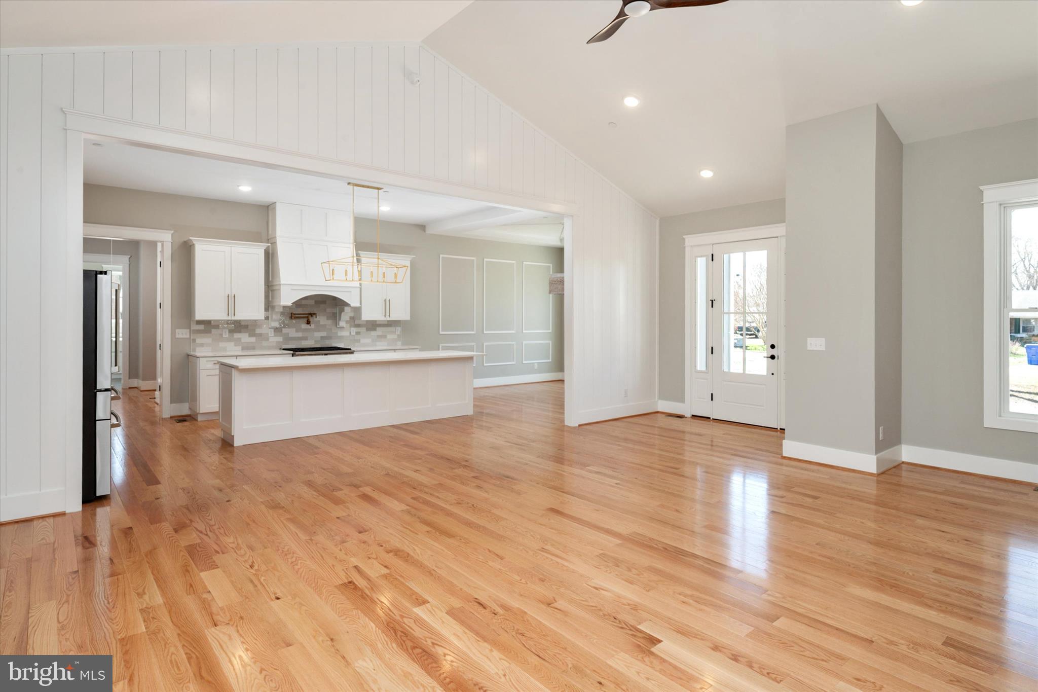 QUEEN ANNE COLONY - Residential