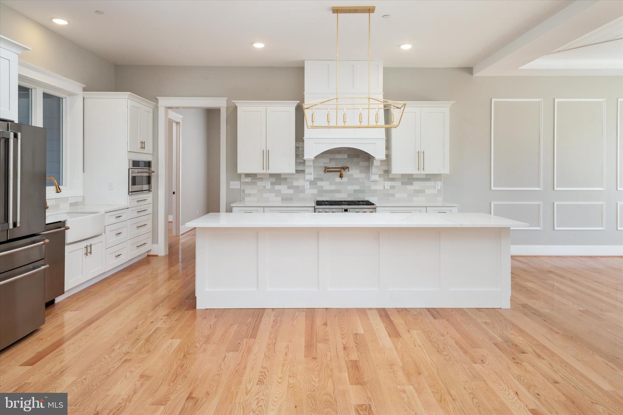 QUEEN ANNE COLONY - Residential
