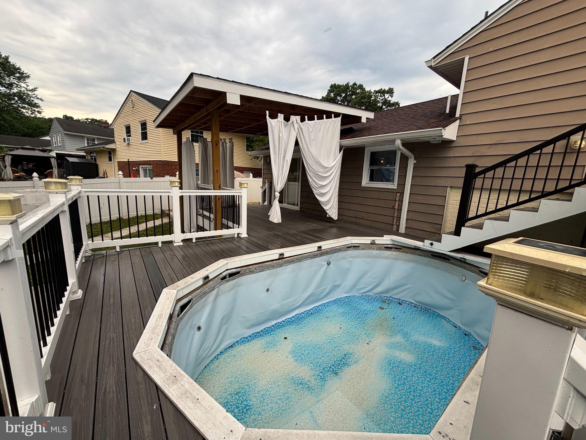CALVERTON - Residential