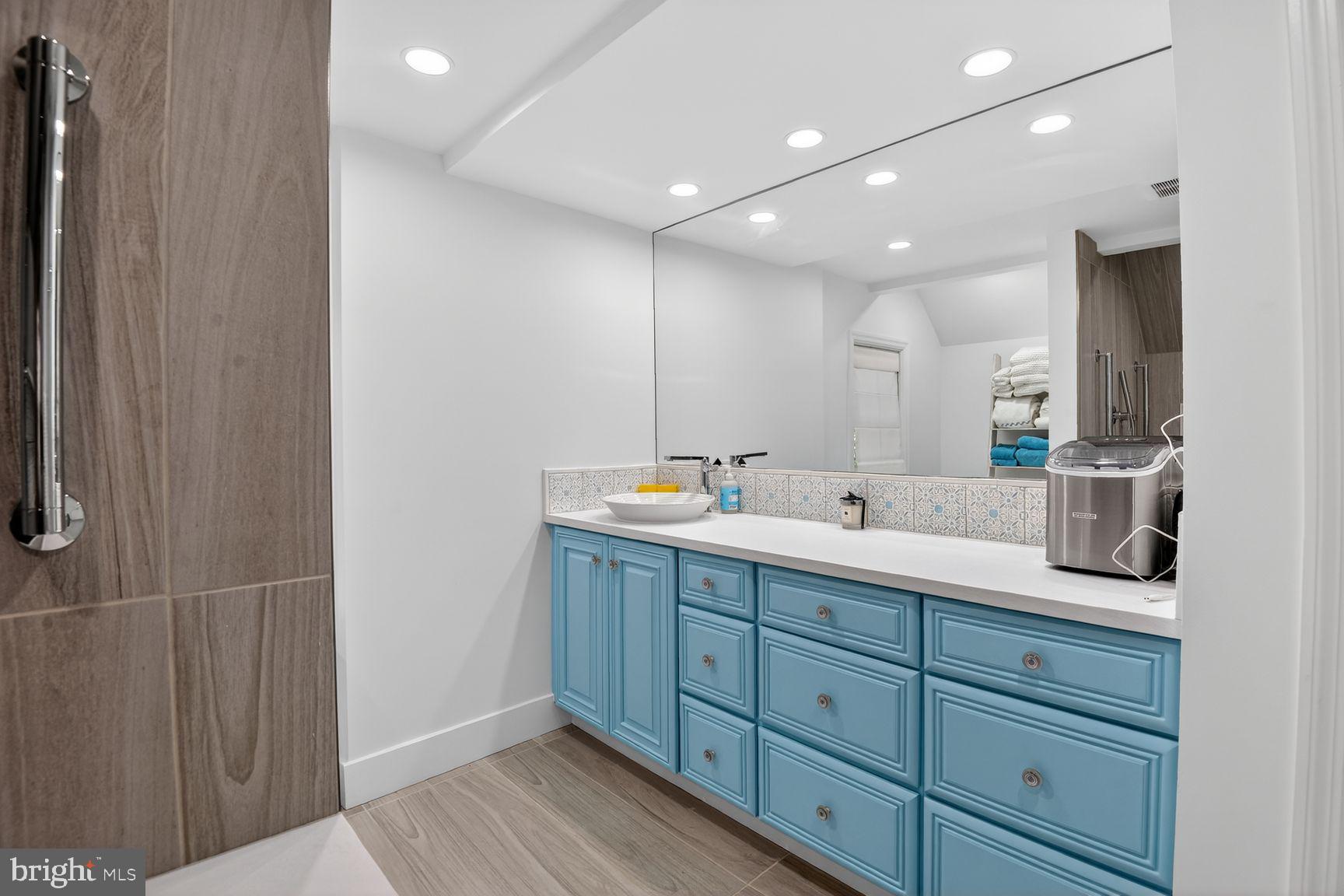 WESTMORELAND HILLS - Residential