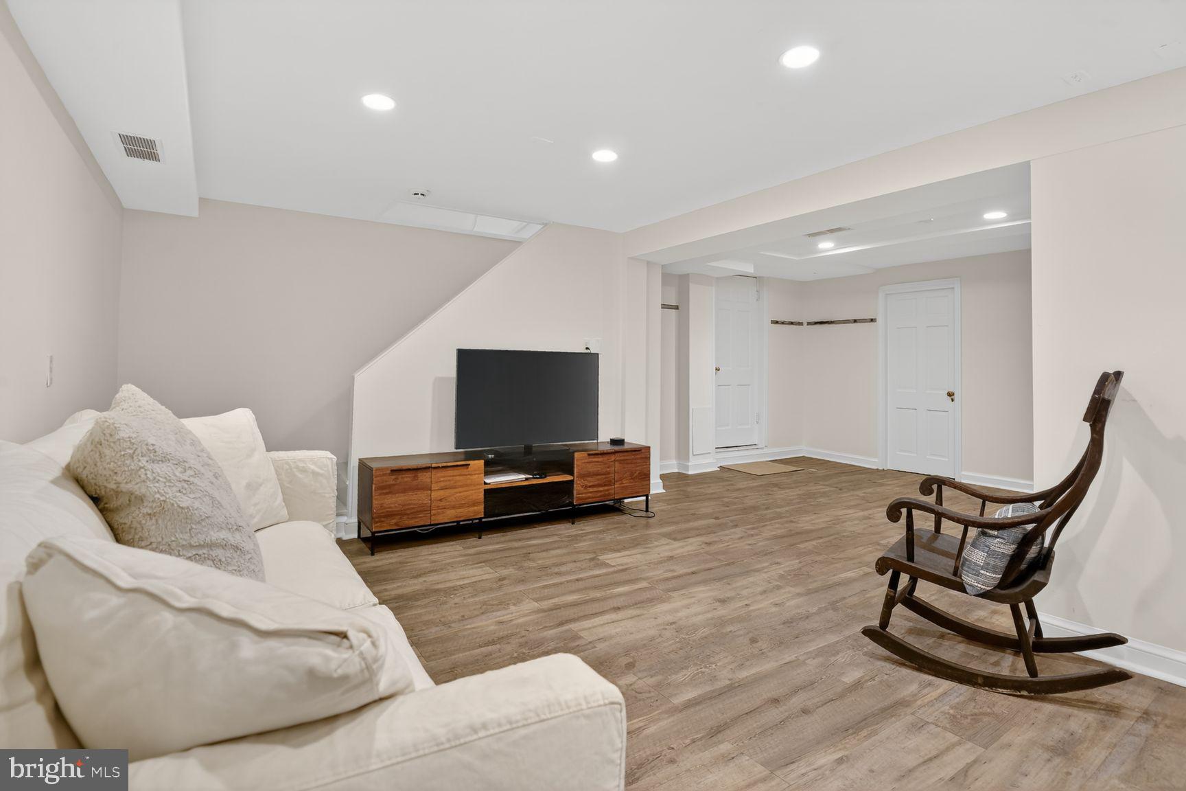 WESTMORELAND HILLS - Residential