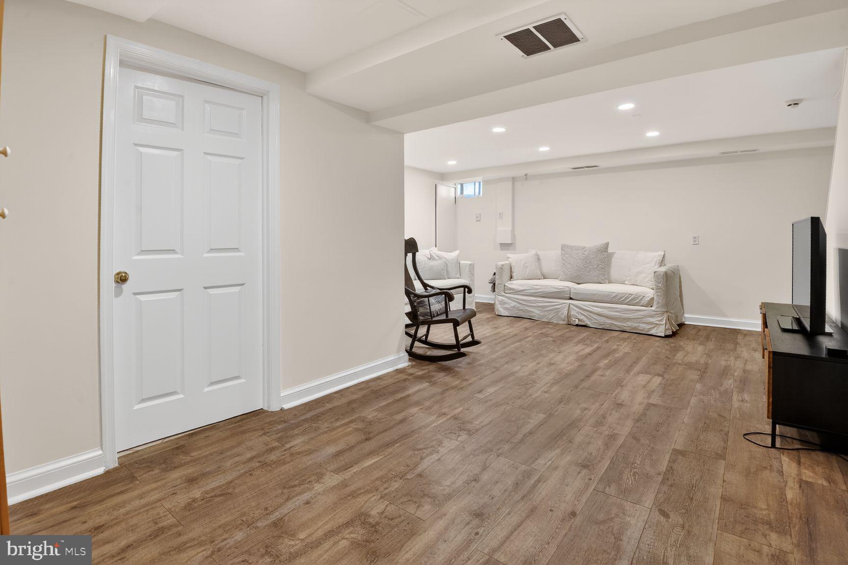 WESTMORELAND HILLS - Residential