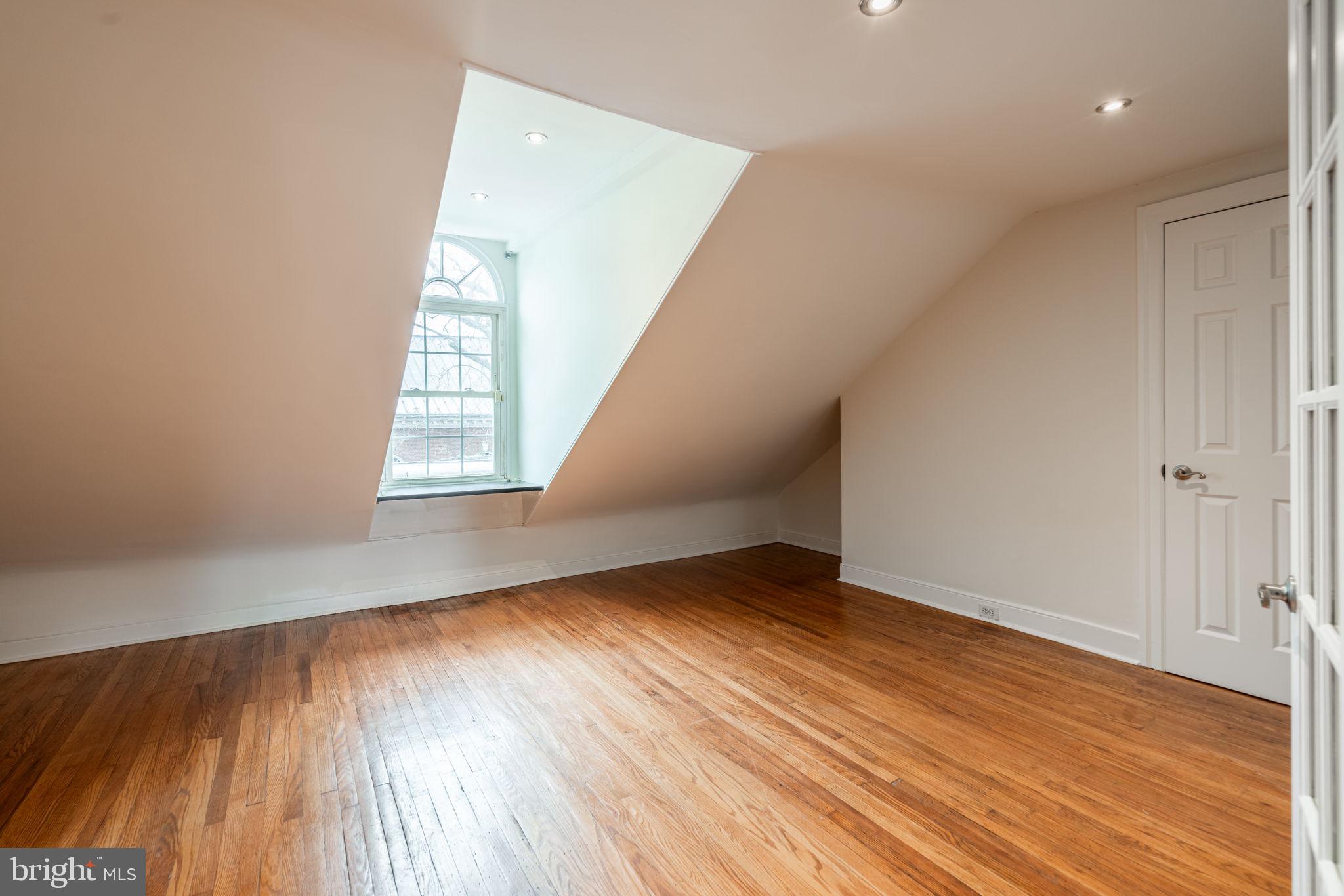 SOCIETY HILL - Residential