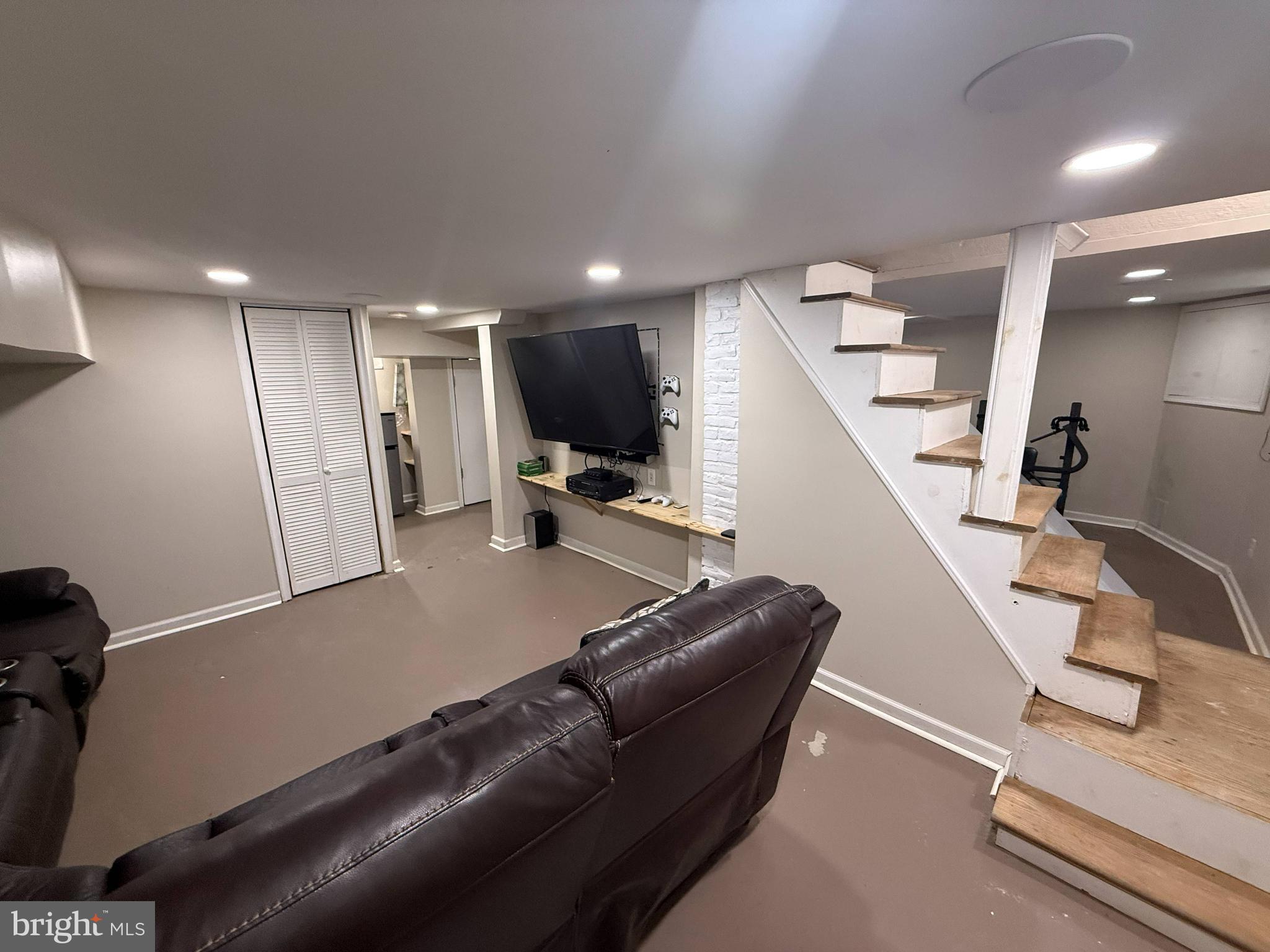 EAST OAK LANE - Residential