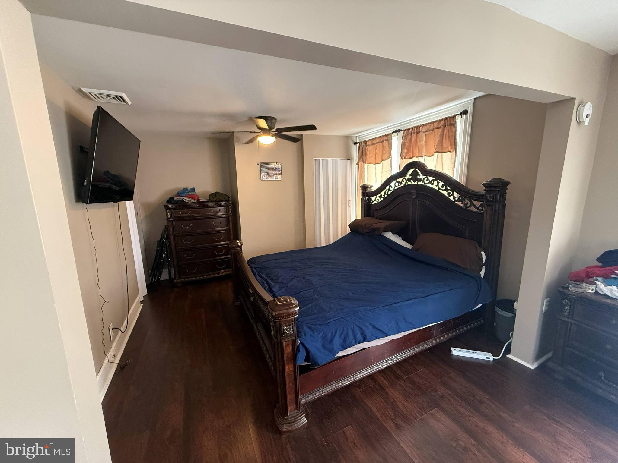 EAST OAK LANE - Residential