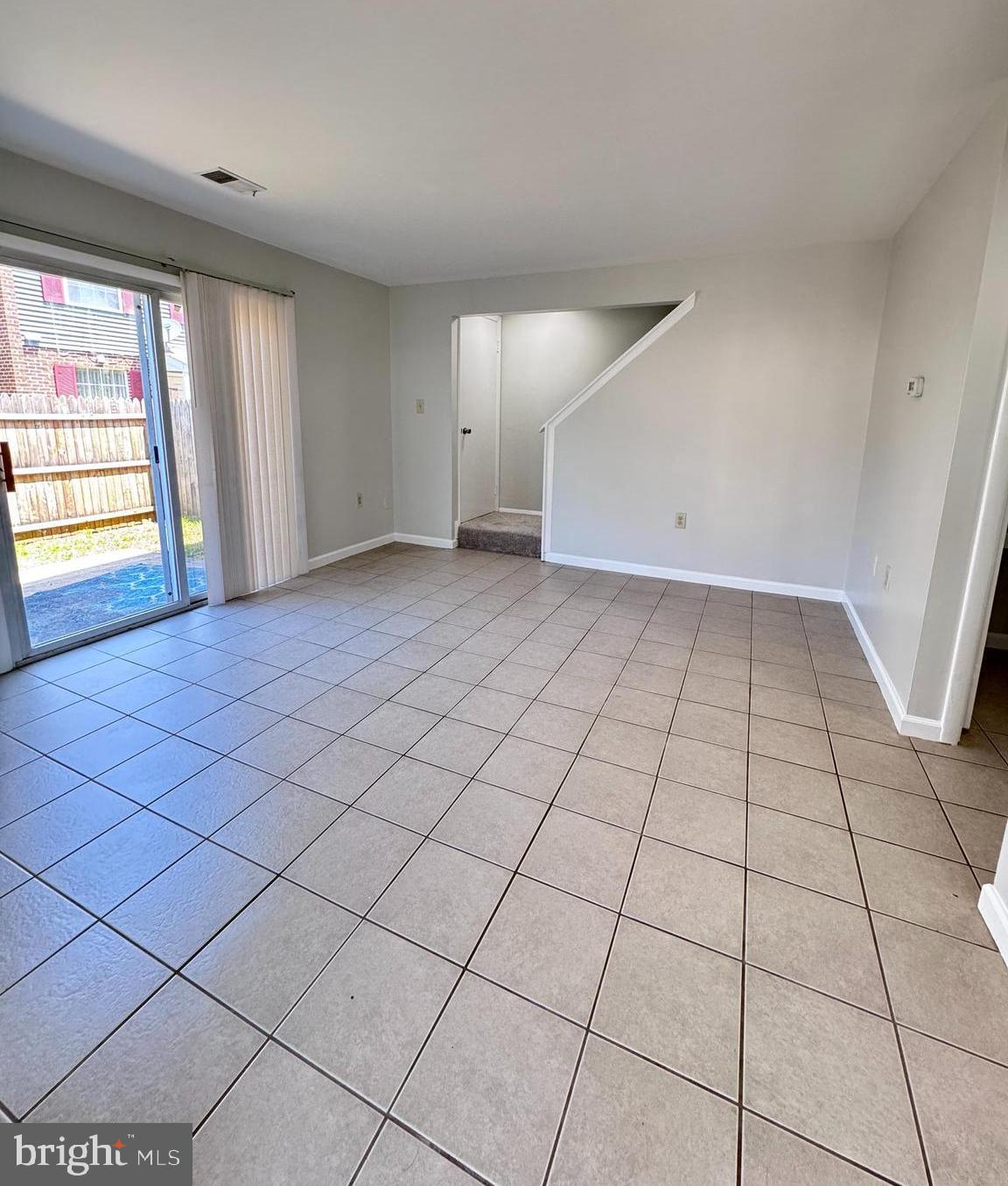 HERITAGE SQUARE - Residential