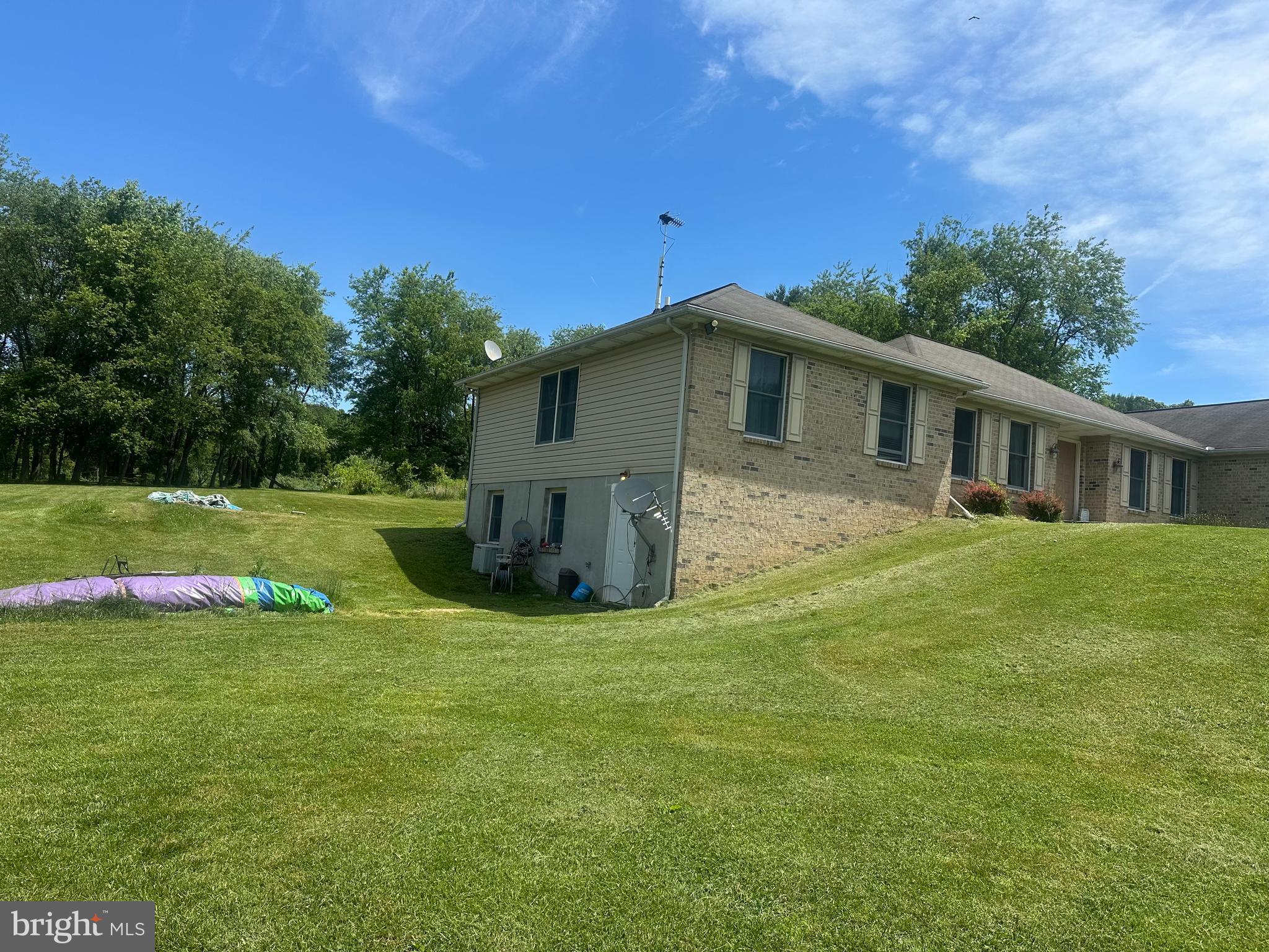 WHITE HALL - Residential