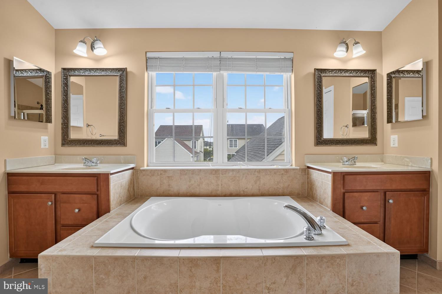 SOUTH RIDING - Residential