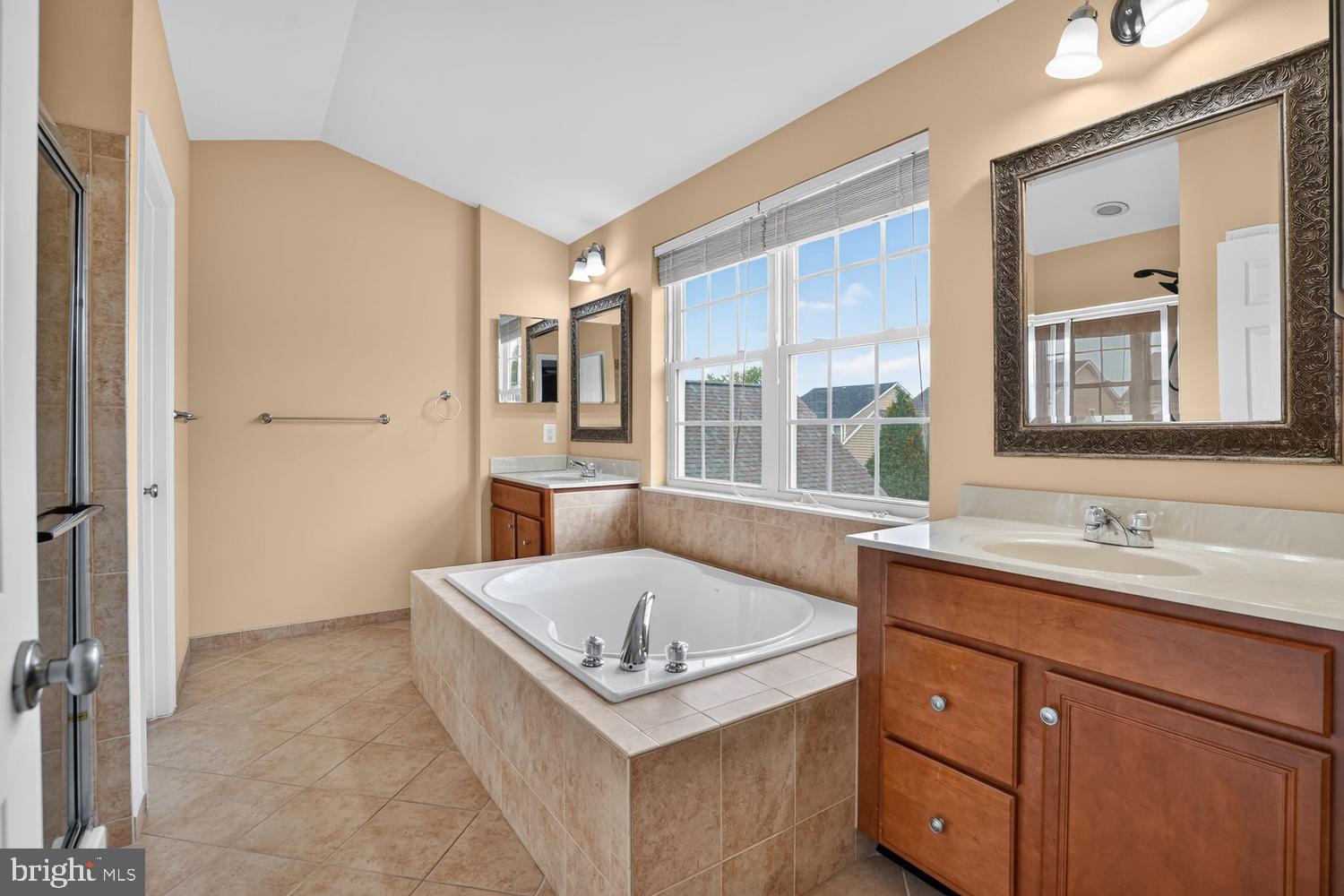 SOUTH RIDING - Residential