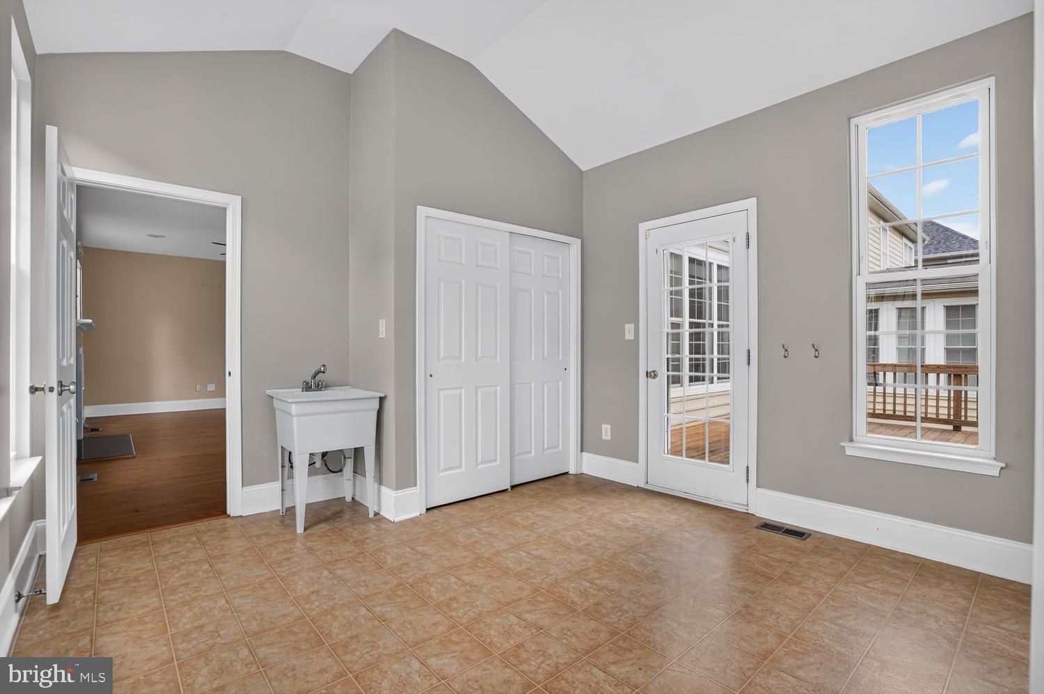SOUTH RIDING - Residential