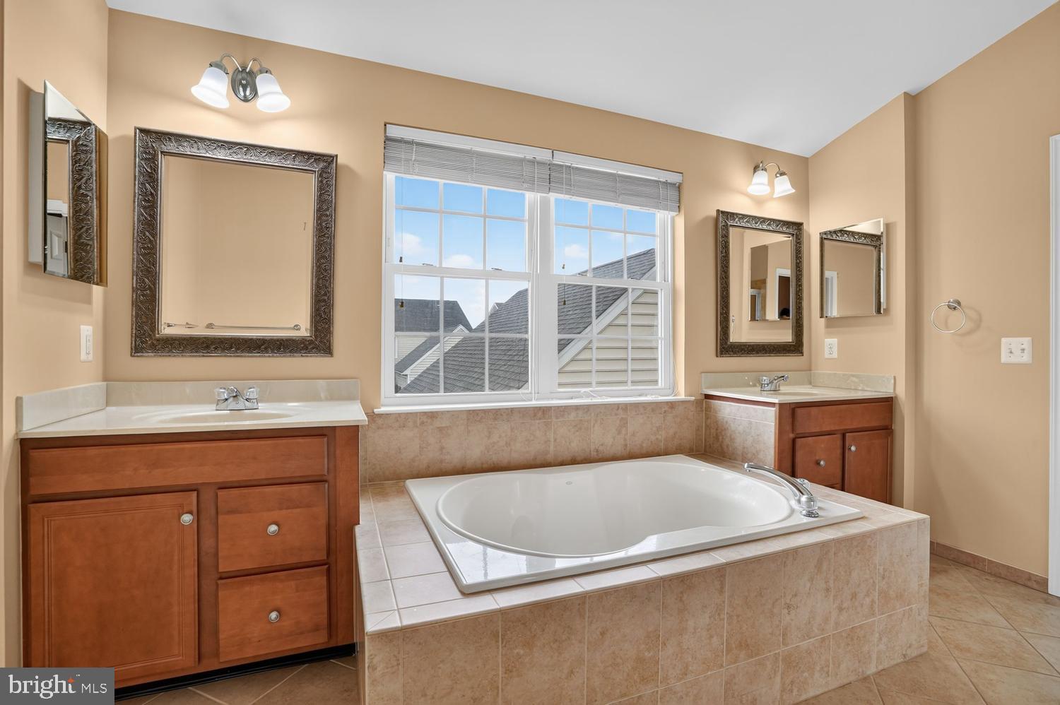 SOUTH RIDING - Residential
