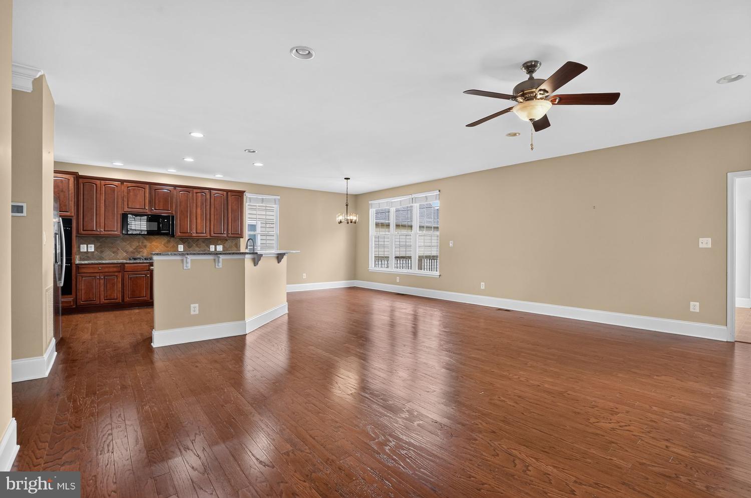 SOUTH RIDING - Residential