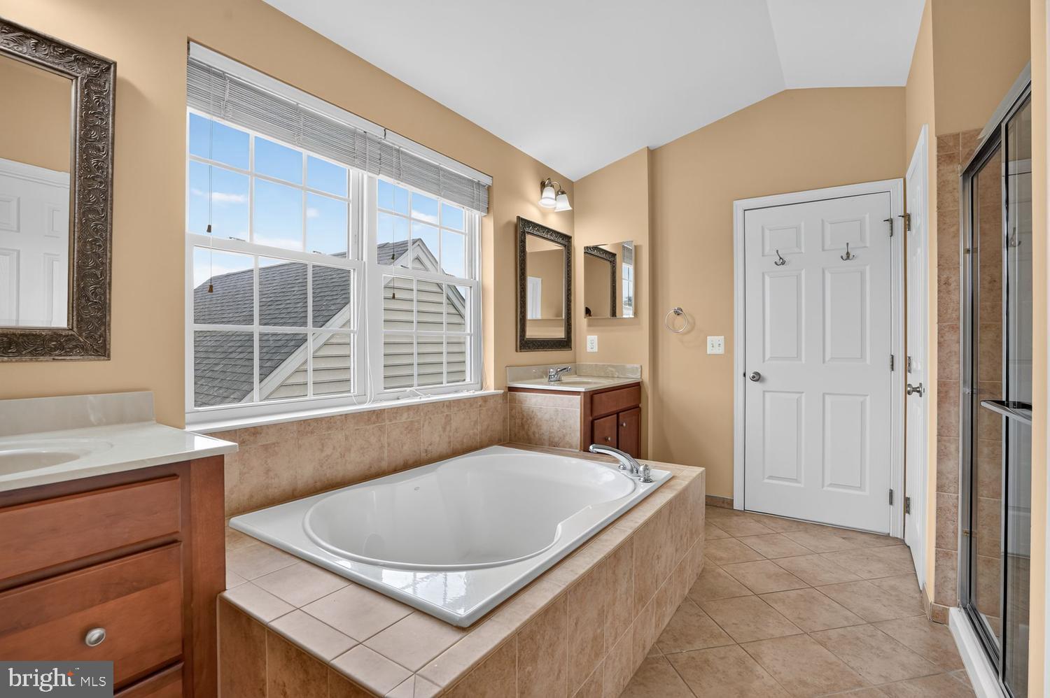 SOUTH RIDING - Residential